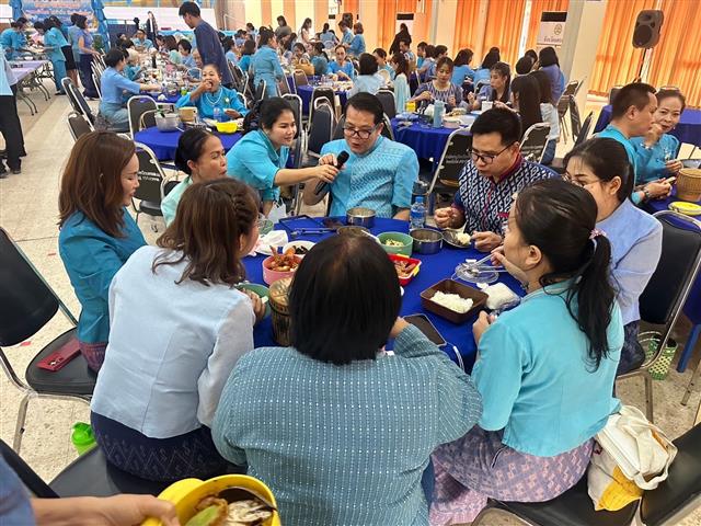 นครพนม จัดกิจกรรม “รำลึกพระคุณแม่” เพื่อเฉลิมพระเกียรติสมเด็จพระนางเจ้าสิริกิติ์ พระบรมราชินีนาถ พระบรมราชชนนีพันปีหลวง เนื่องในโอกาสวันเฉลิมพระชนมพรรษา 12 สิงหาคม 2566