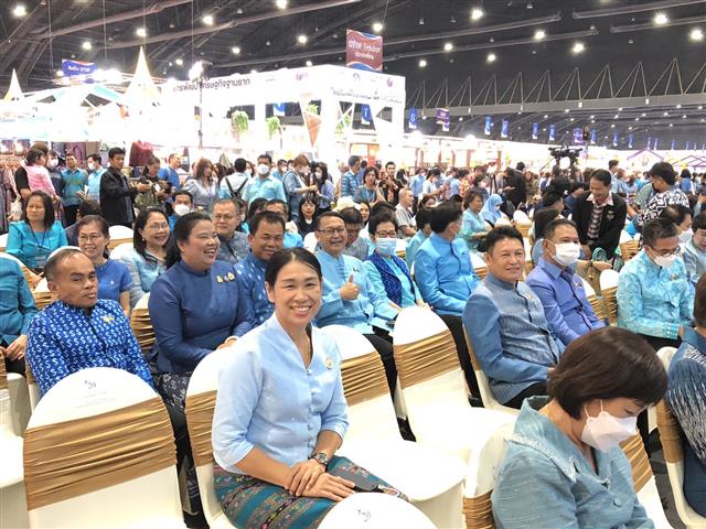 นครพนม ชวนเที่ยวมหกรรมงานช้อป ครั้งยิ่งใหญ่  “ศิลปาชีพประทีปไทย OTOP หลอมดวงใจด้วยพระบารมี ปี 2566” วันที่ 3