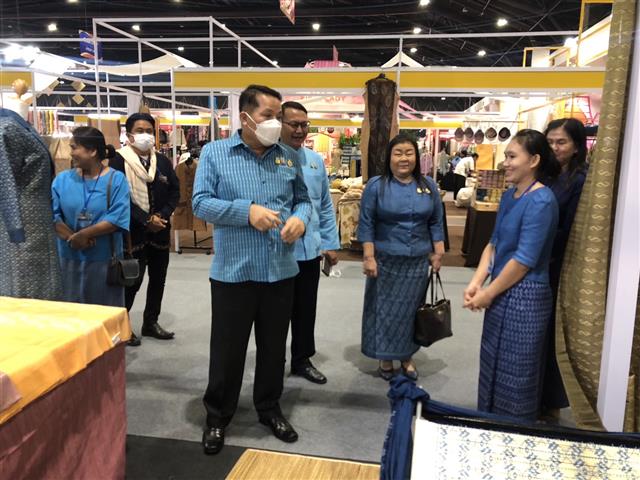 นครพนม ชวนเที่ยวมหกรรมงานช้อป ครั้งยิ่งใหญ่  “ศิลปาชีพประทีปไทย OTOP หลอมดวงใจด้วยพระบารมี ปี 2566” วันที่ 3