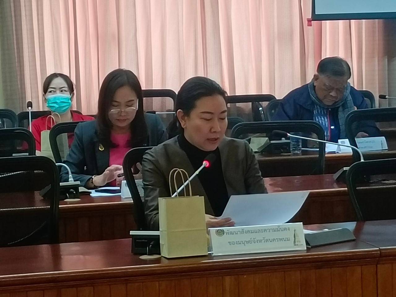 นครพนมเดินหน้าประชุมคณะกรรมการบริหารศูนย์อำนวยการขจัดความยากจนและพัฒนาคนทุกช่วงวัยอย่างยั่งยืนตามหลักปรัชญาของเศรษฐกิจพอเพียงจังหวัดนครพนม (คจพ.จ.นพ.) ครั้งที่ 1/2567