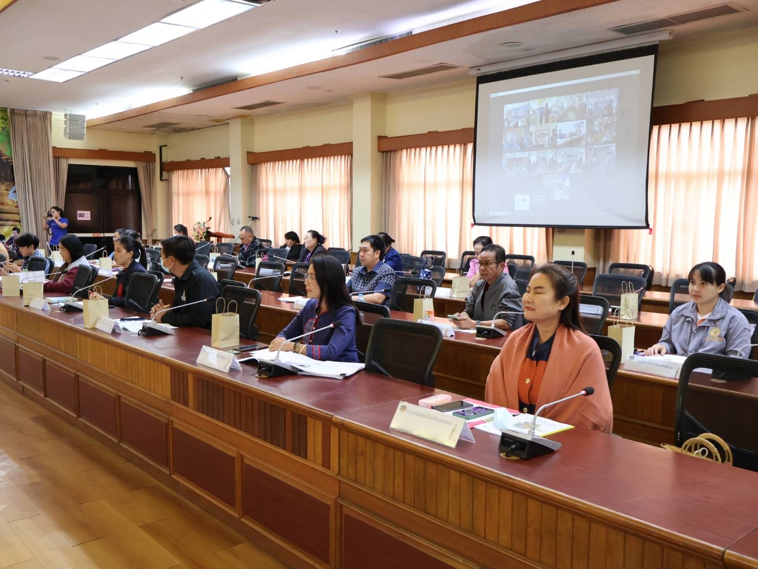 นครพนมเดินหน้าประชุมคณะกรรมการบริหารศูนย์อำนวยการขจัดความยากจนและพัฒนาคนทุกช่วงวัยอย่างยั่งยืนตามหลักปรัชญาของเศรษฐกิจพอเพียงจังหวัดนครพนม (คจพ.จ.นพ.) ครั้งที่ 1/2567