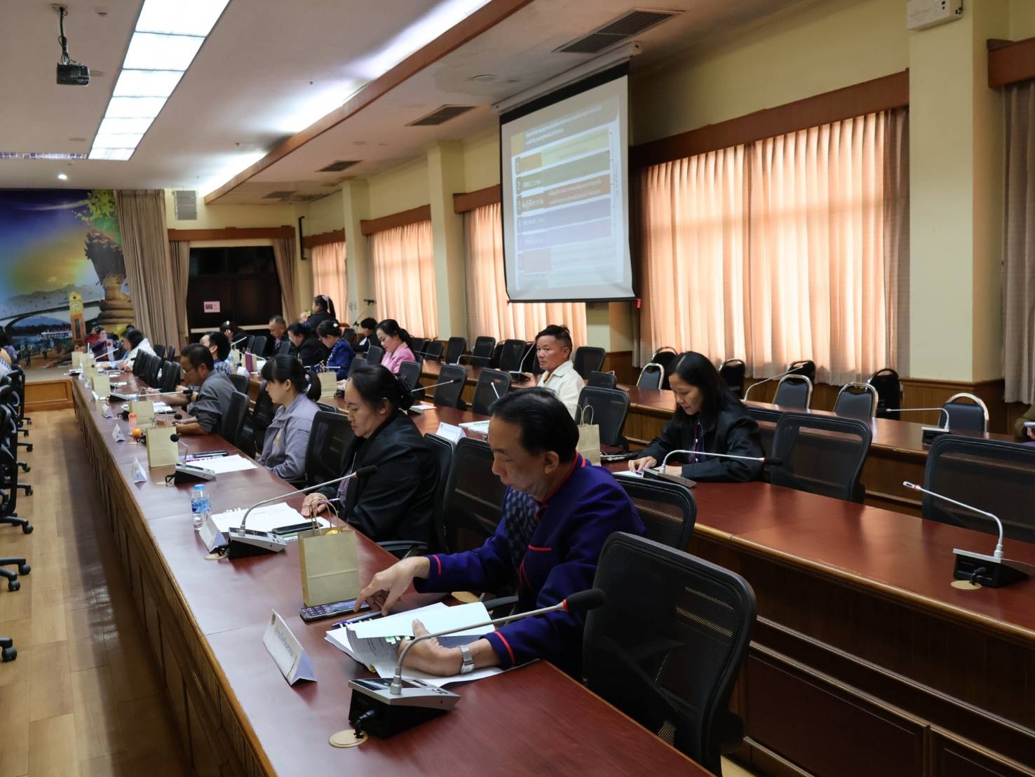 นครพนมเดินหน้าประชุมคณะกรรมการบริหารศูนย์อำนวยการขจัดความยากจนและพัฒนาคนทุกช่วงวัยอย่างยั่งยืนตามหลักปรัชญาของเศรษฐกิจพอเพียงจังหวัดนครพนม (คจพ.จ.นพ.) ครั้งที่ 1/2567