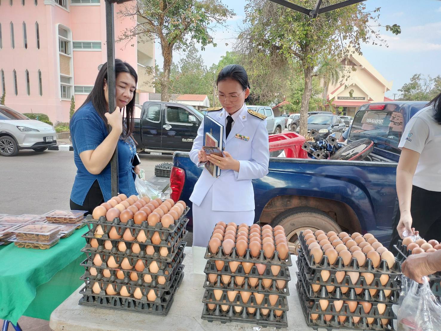 นครพนม   จัดแสดงและจำหน่ายผลผลิต โคก หนอง นา “ตลาดนัดโคก หนอง นา และอาหารปลอดภัย” สู่ความยั่งยืน