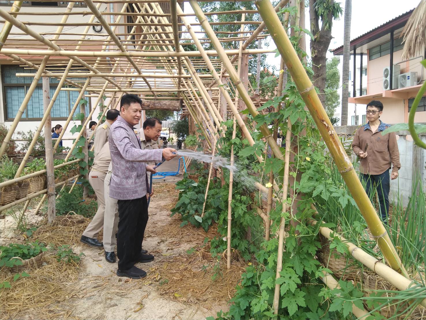ผู้ตรวจราชการกรมฯ   เขตที่11  ลงพื้นที่เยี่ยมชมผลสำเร็จการสร้างความมั่นคงทางอาหาร