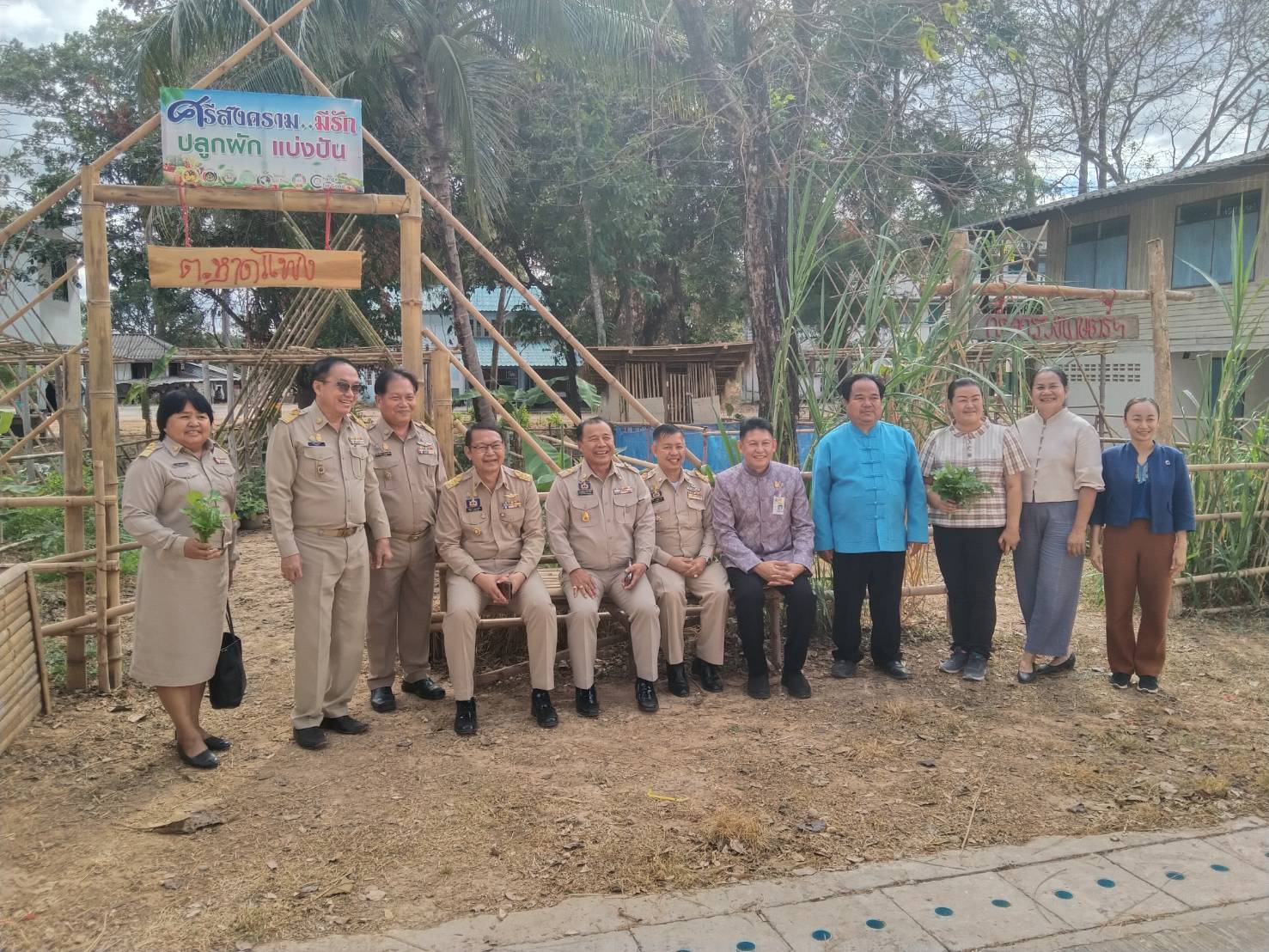 ผู้ตรวจราชการกรมฯ   เขตที่11  ลงพื้นที่เยี่ยมชมผลสำเร็จการสร้างความมั่นคงทางอาหาร