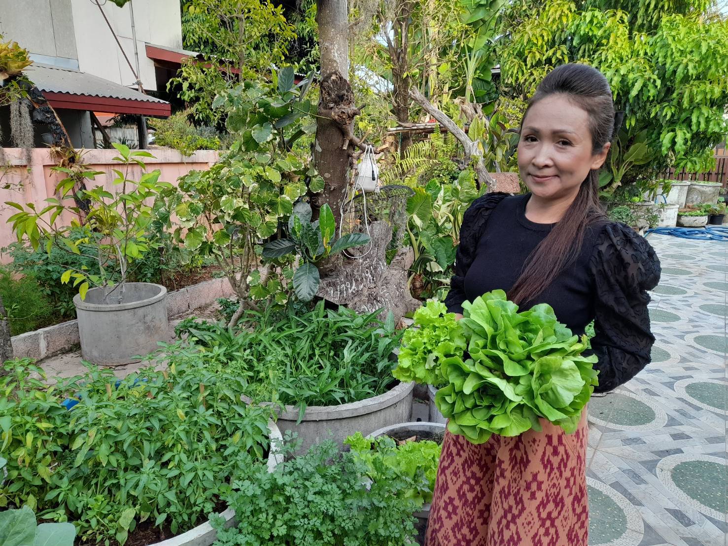 รองผู้ว่าฯ นครพนม ลงพื้นที่ตรวจติดตามดำเนินโครงการบ้านนี้มีรักปลูกผักกินเอง ตามแนวพระราชดำริ สมเด็จพระกนิษฐาธิราชเจ้า กรมสมเด็จพระเทพรัตนราชสุดา สยามบรมราชกุมารี “ผู้นำต้องทำก่อน”