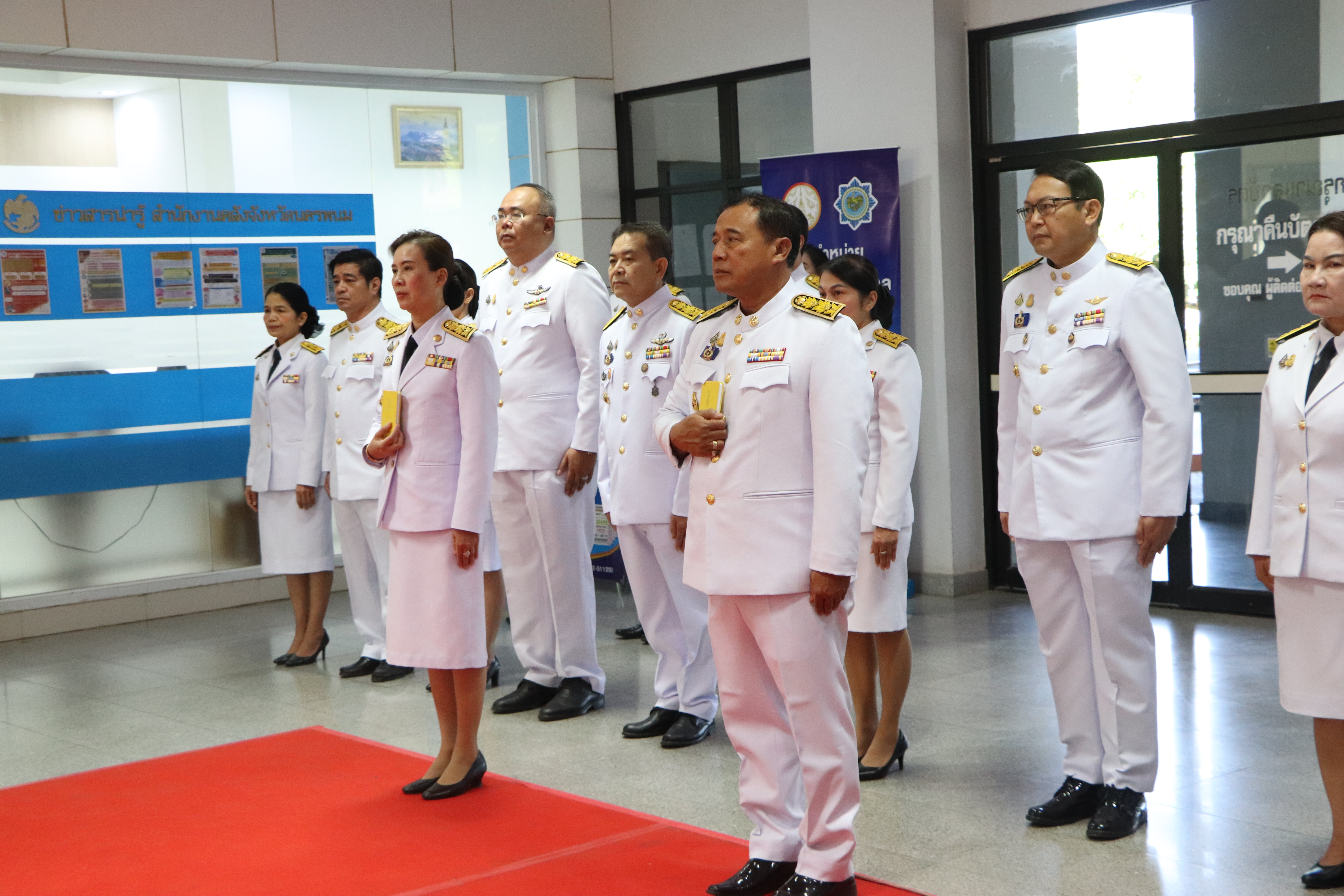 พช.นครพนม   ร่วมพิธีมอบปฏิทินหลวง พุทธศักราช 2567 พระราชทานสำหรับความสุขปีใหม่