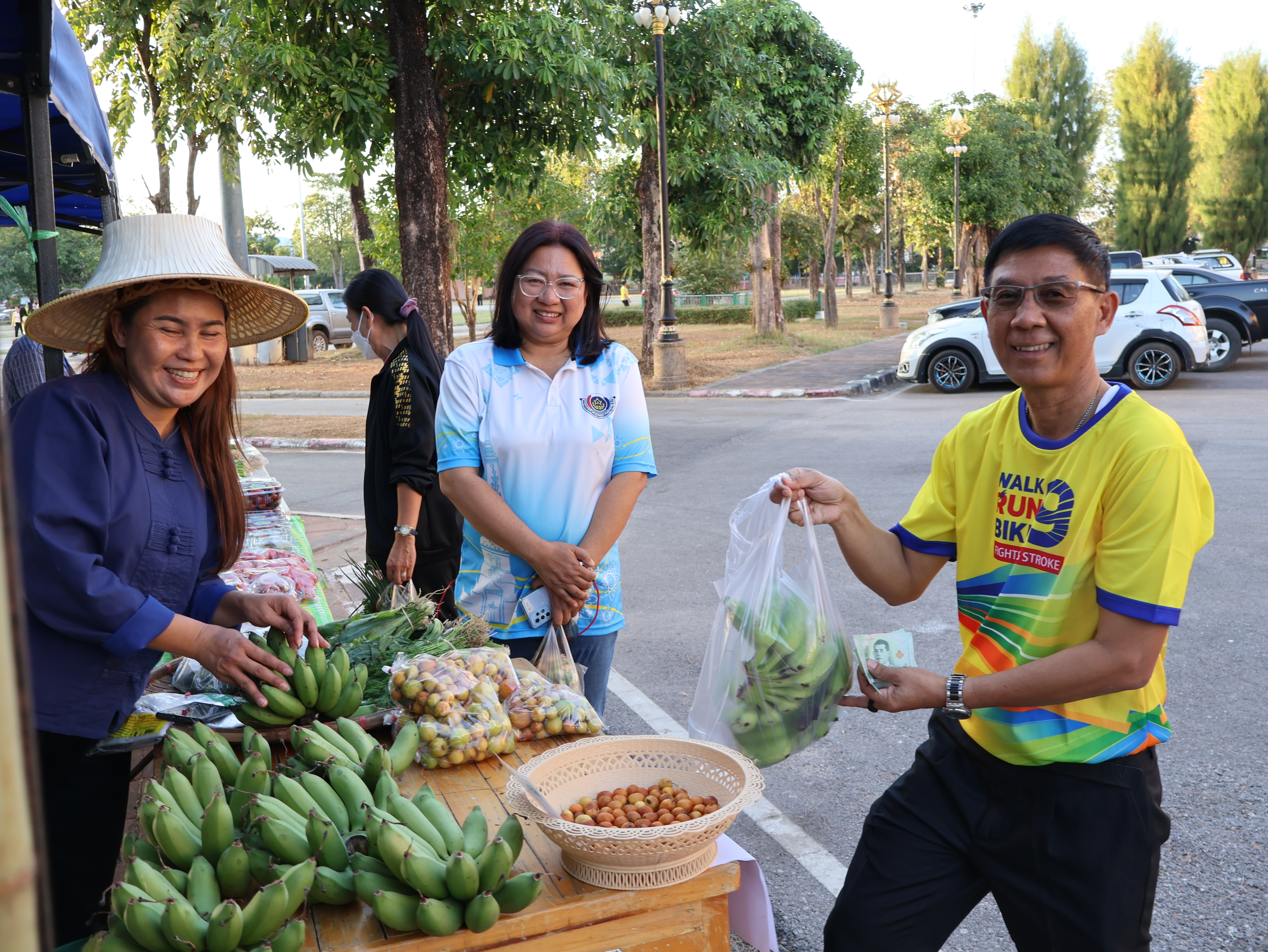 นครพนม   จัดแสดงและจำหน่ายผลผลิต โคก หนอง นา “ตลาดนัดโคก หนอง นา และอาหารปลอดภัย” สู่ความยั่งยืน
