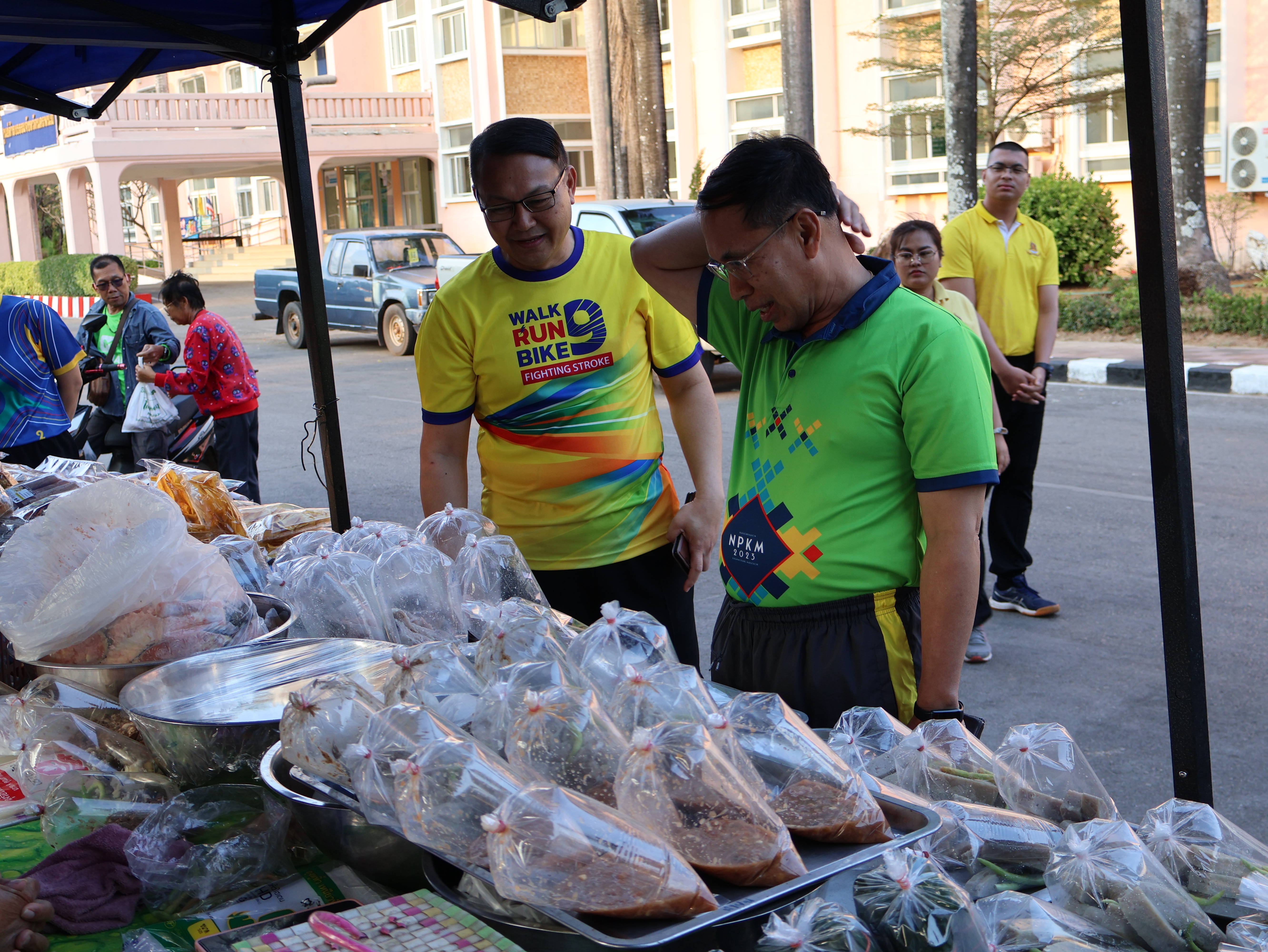 นครพนม   จัดแสดงและจำหน่ายผลผลิต โคก หนอง นา “ตลาดนัดโคก หนอง นา และอาหารปลอดภัย” สู่ความยั่งยืน