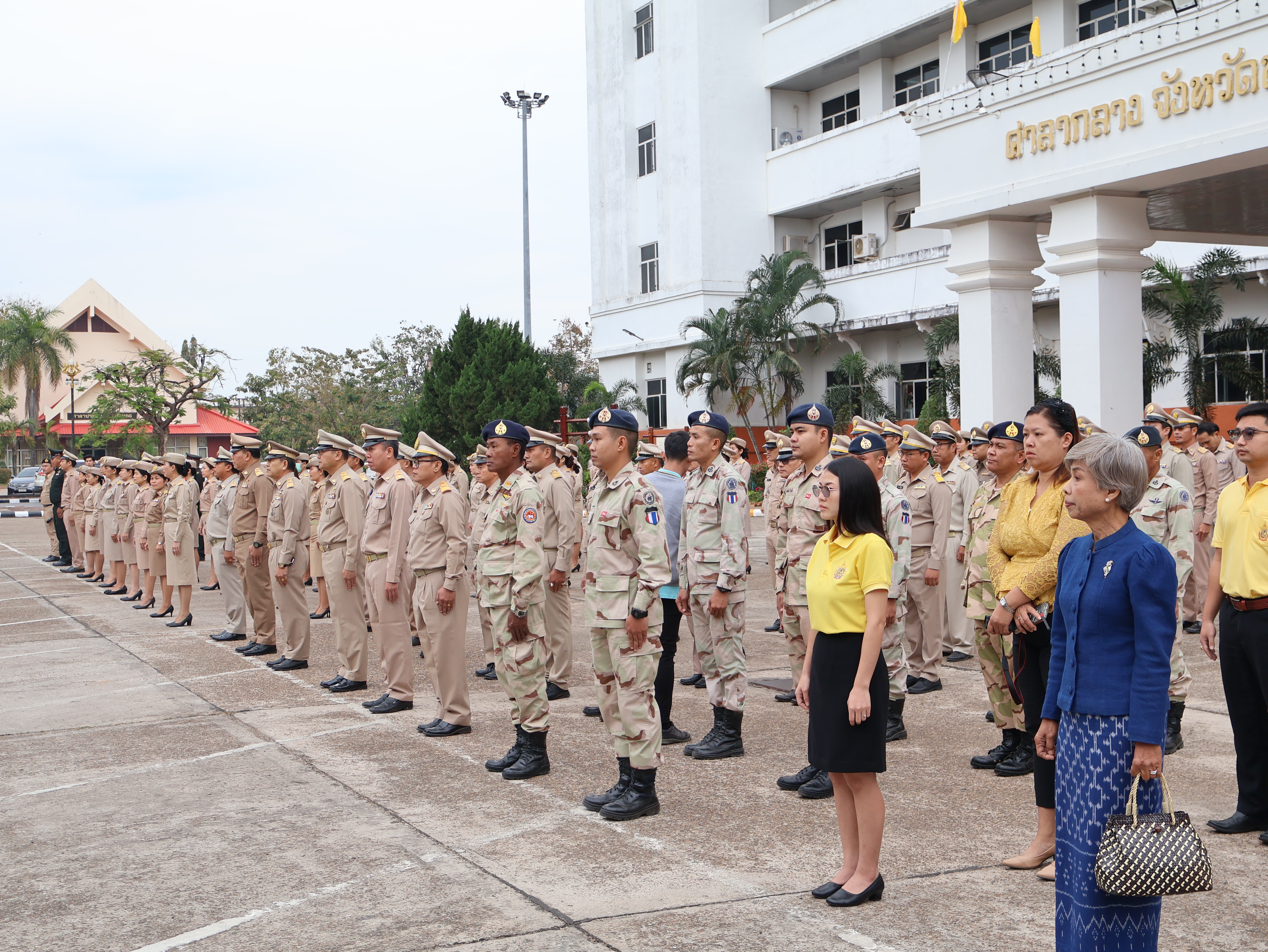 พช.นครพนม   ร่วมกิจกรรมเคารพธงชาติ สวดมนต์ไหว้พระ สร้างสำนึกรักและภาคภูมิใจในชาติไทย
