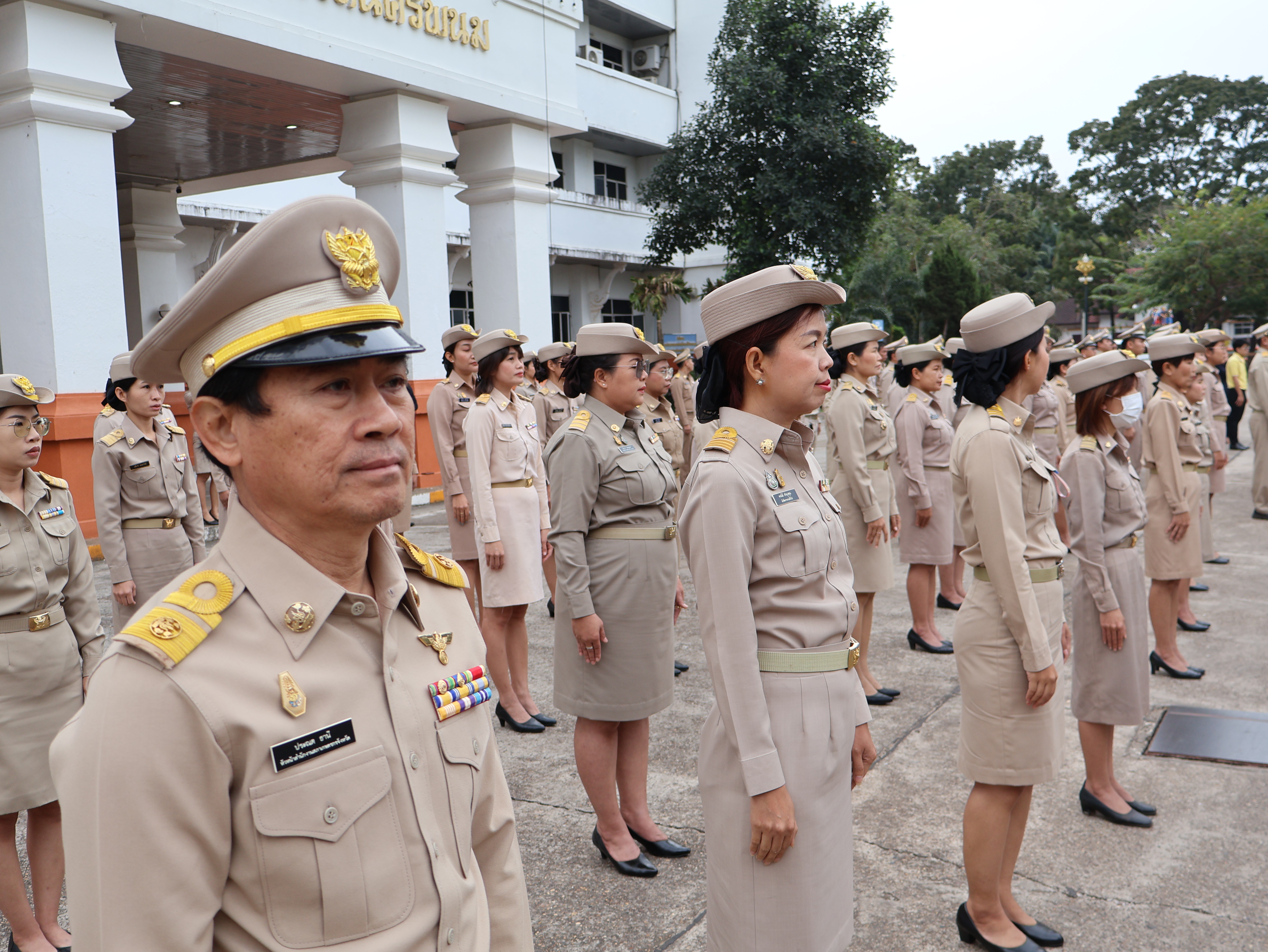 พช.นครพนม   ร่วมกิจกรรมเคารพธงชาติ สวดมนต์ไหว้พระ สร้างสำนึกรักและภาคภูมิใจในชาติไทย