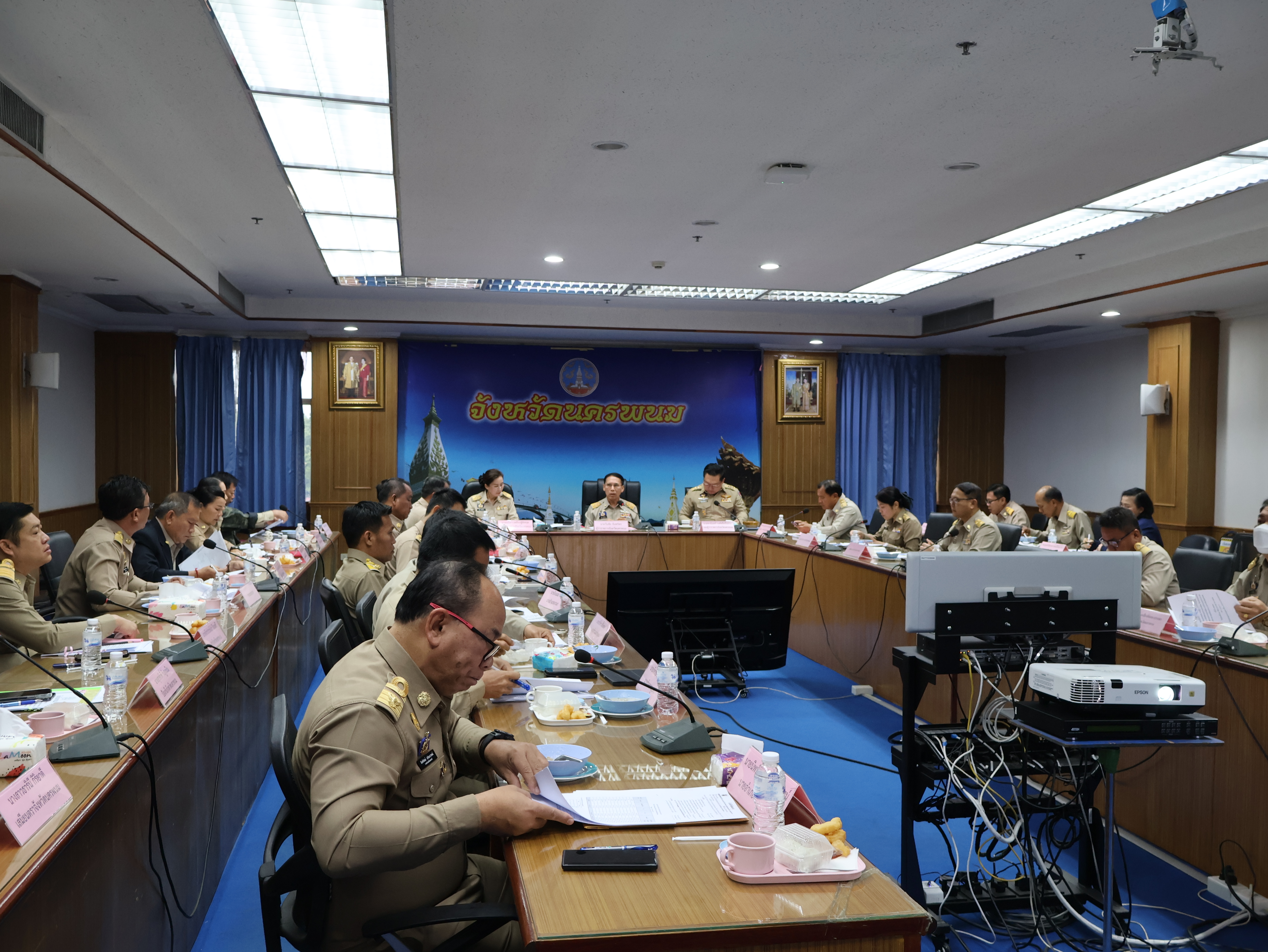พช.นครพนม ร่วมประชุมหัวหน้าส่วนมหาดไทย นายอำเภอ ขับเคลื่อนการพัฒนา และดูแลความเป็นอยู่ของประชาชน
