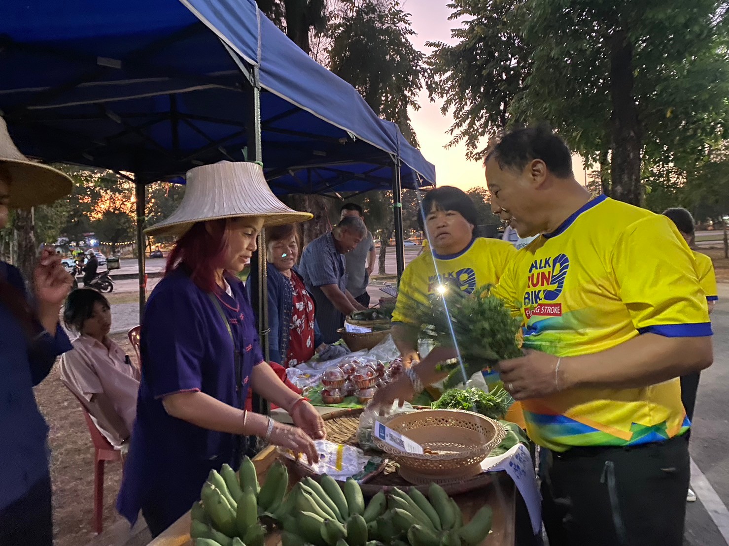 นครพนม   จัดแสดงและจำหน่ายผลผลิต โคก หนอง นา “ตลาดนัดโคก หนอง นา และอาหารปลอดภัย” สู่ความยั่งยืน
