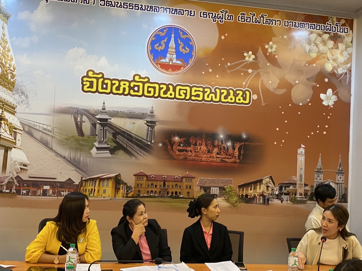 พช.นครพนม   ประชุมคณะอนุกรรมการด้านการช่วยเหลือเศรษฐกิจท้องถิ่นอย่างยั่งยืน ยกระดับจังหวัดนครพนมให้เป็นต้นแบบเมืองรอง