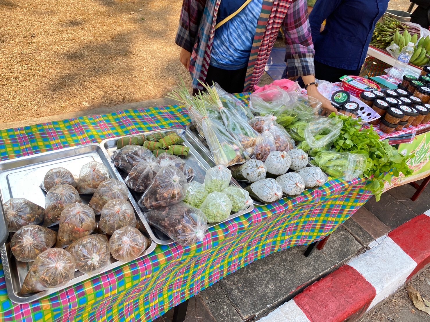 นครพนม   จัดแสดงและจำหน่ายผลผลิต โคก หนอง นา “ตลาดนัดโคก หนอง นา และอาหารปลอดภัย” สู่ความยั่งยืน
