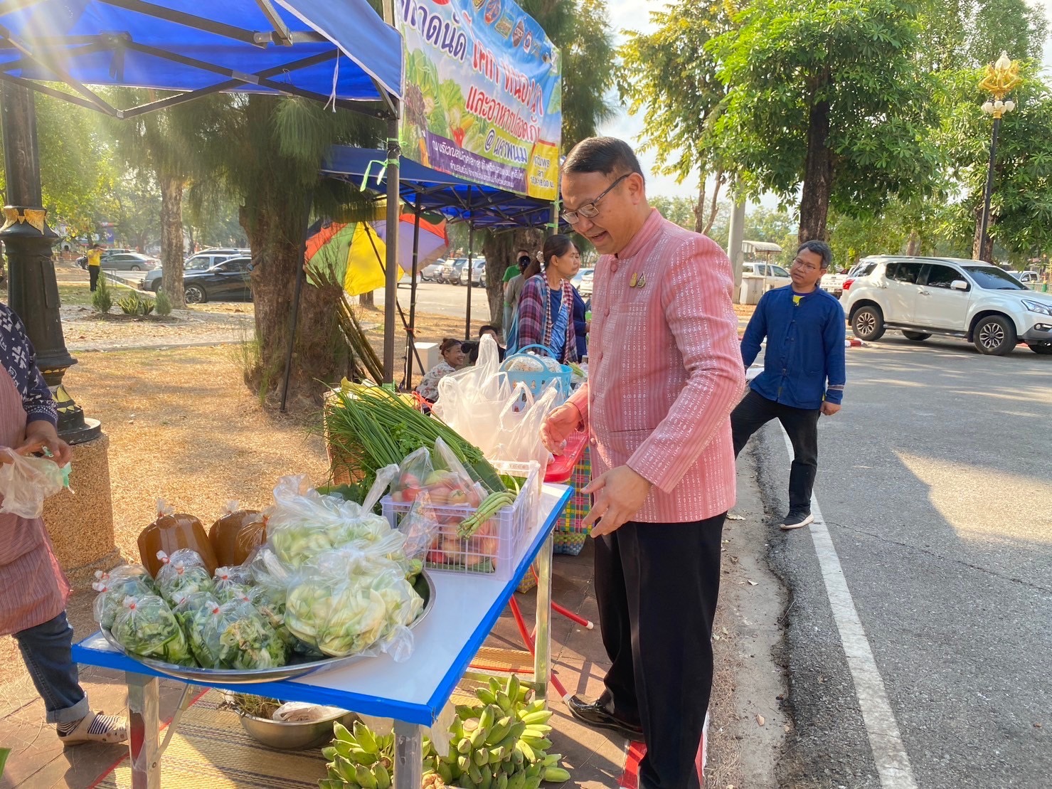 นครพนม   จัดแสดงและจำหน่ายผลผลิต โคก หนอง นา “ตลาดนัดโคก หนอง นา และอาหารปลอดภัย” สู่ความยั่งยืน