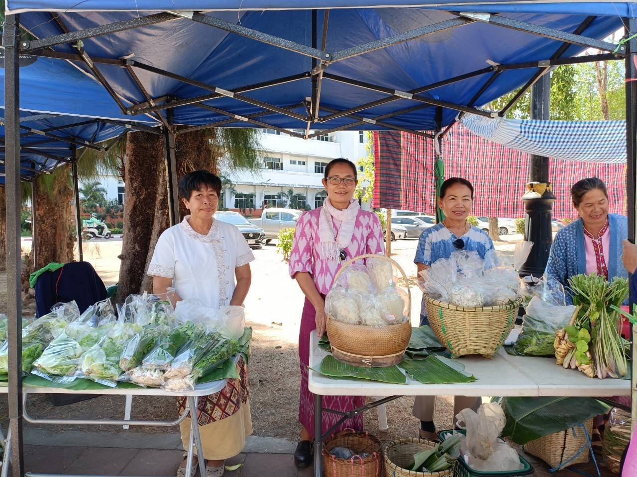 นครพนม   จัดแสดงและจำหน่ายผลผลิต โคก หนอง นา “ตลาดนัดโคก หนอง นา และอาหารปลอดภัย” สู่ความยั่งยืน