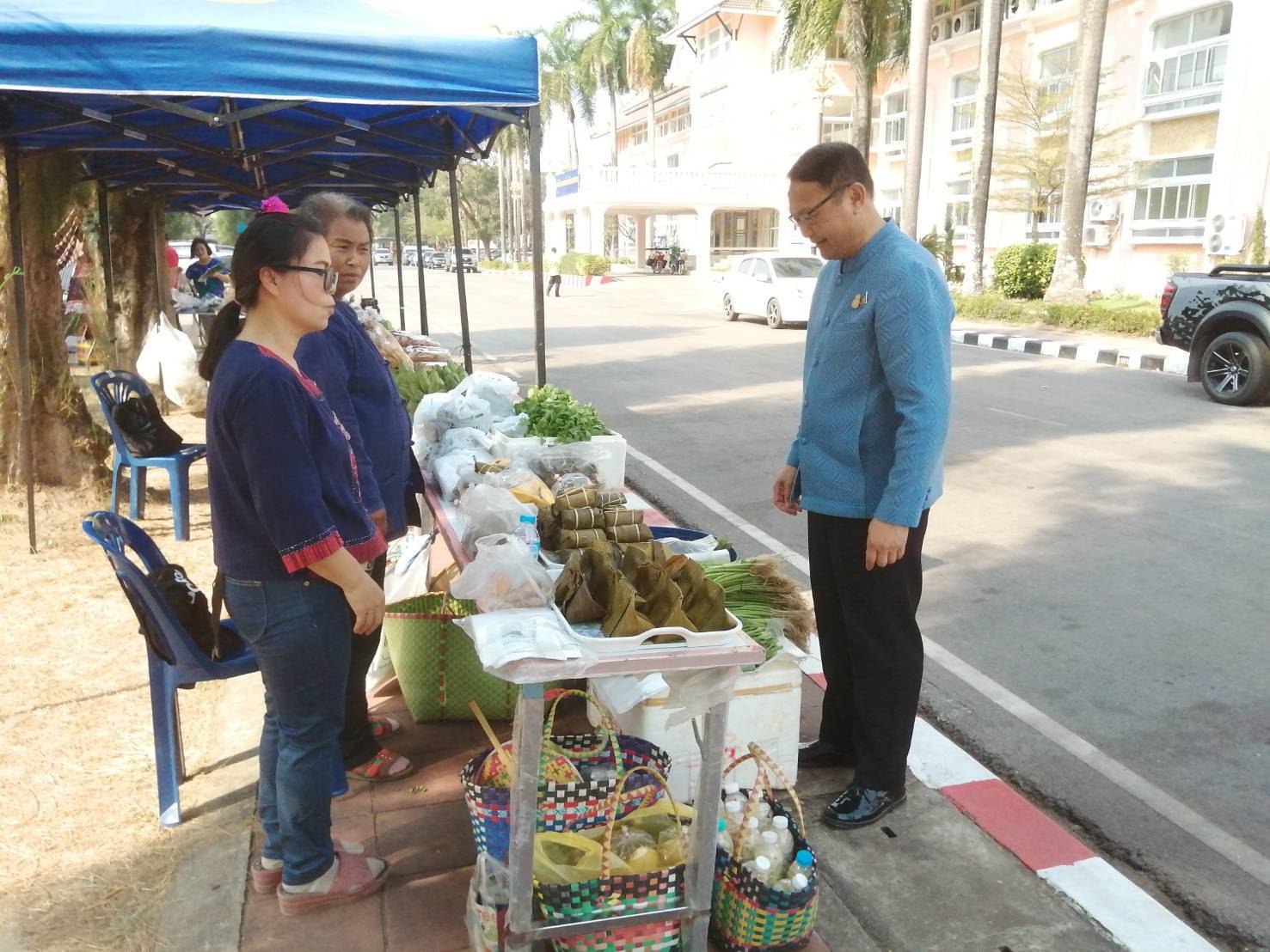 นครพนม   จัดแสดงและจำหน่ายผลผลิต โคก หนอง นา “ตลาดนัดโคก หนอง นา และอาหารปลอดภัย” สู่ความยั่งยืน