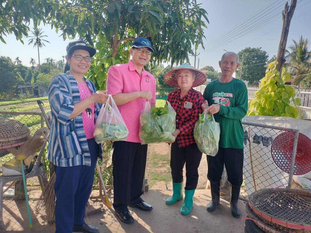 พช.นครพนม   ขับเคลื่อนอย่างต่อเนื่อง สร้างความมั่นคงทางอาหารอย่างยั่งยืน “บ้านนี้มีรัก ปลูกผักกินเอง”