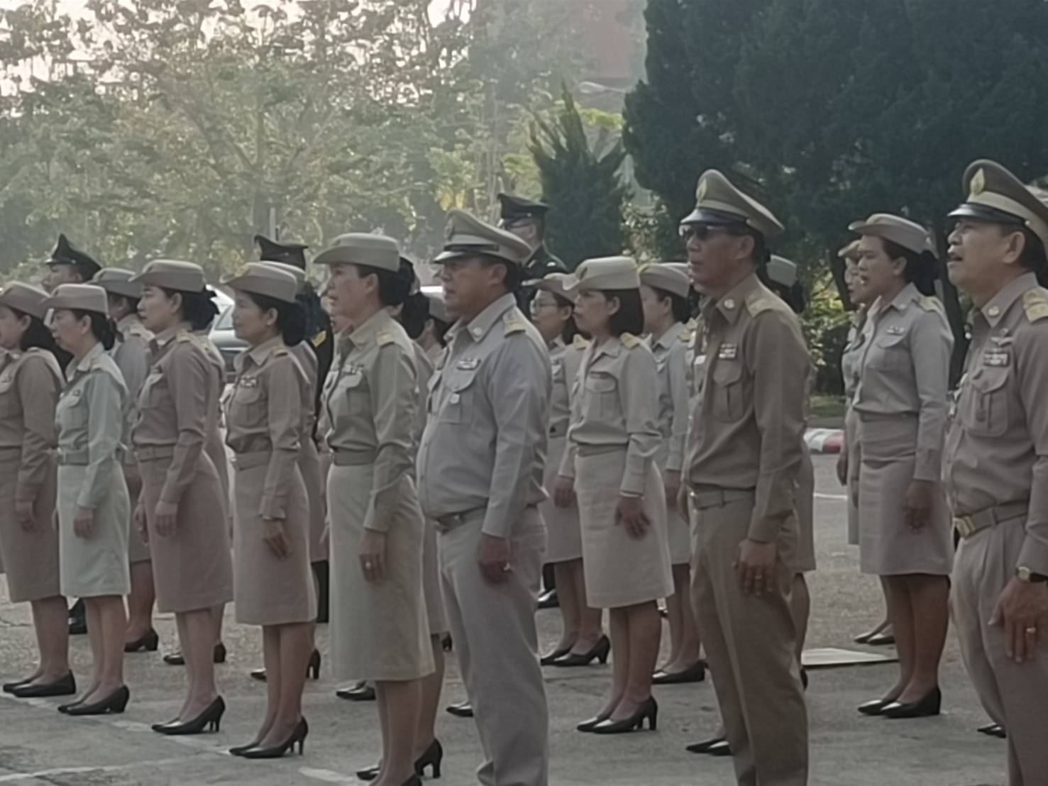 พช.นครพนม   ร่วมกิจกรรมเคารพธงชาติ สวดมนต์ไหว้พระ สร้างสำนึกรักและภาคภูมิใจในชาติไทย