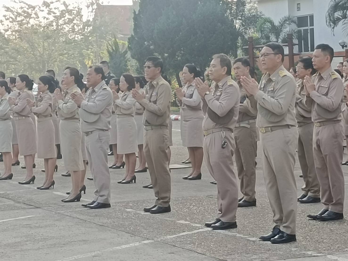 พช.นครพนม   ร่วมกิจกรรมเคารพธงชาติ สวดมนต์ไหว้พระ สร้างสำนึกรักและภาคภูมิใจในชาติไทย