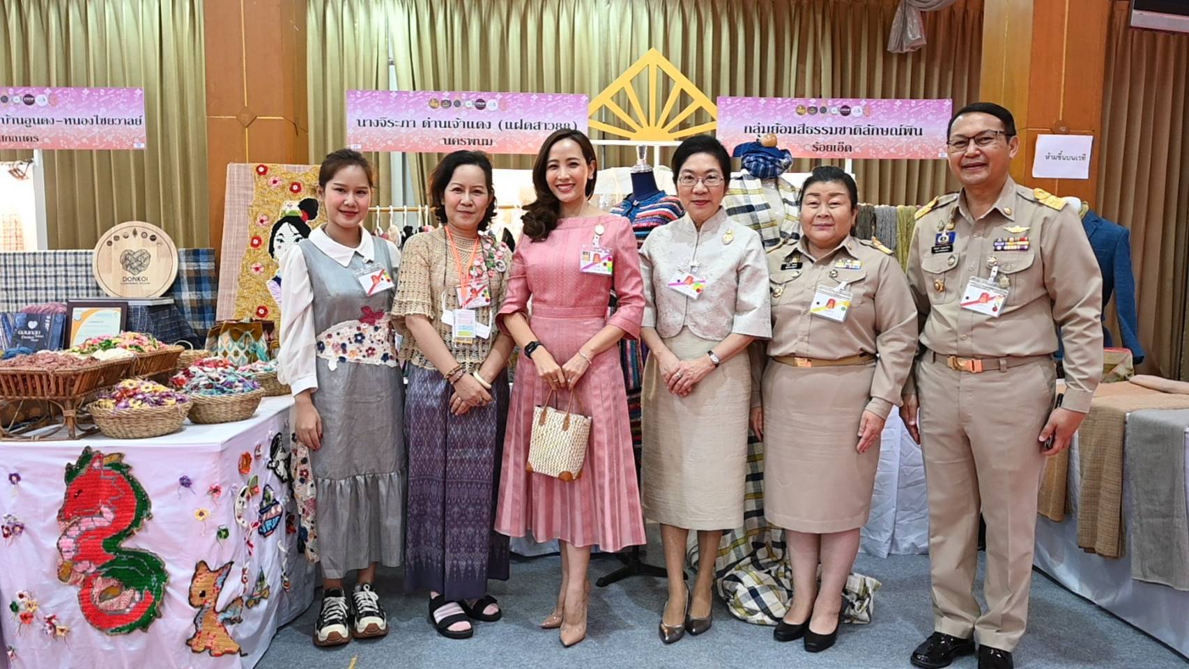 สมเด็จพระเจ้าลูกเธอ   เจ้าฟ้าสิริวัณณวรี นารีรัตนราชกัญญา เสด็จไปทอดพระเนตรนิทรรศการและการจัดงานแสดงผลิตภัณฑ์ผ้าไทยและงานหัตถกรรมชุมชนภาคตะวันออกเฉียงเหนือ และพระราชทานลายผ้าพระราชทาน “ผ้าลายสิริวชิราภรณ์” เพื่อเชิญไปมอบแก่ศิลปินช่างทอผ้าและหัตถกรรมไทยทั่วประเทศ ไปถักทอผสมผสานกับลวดลายภูมิปัญญาพื้นถิ่นตามความคิดสร้างสรรค์ของศิลปิน เฉลิมพระเกียรติพระบาทสมเด็จพระเจ้าอยู่หัว เนื่องในโอกาสมหามงคลเฉลิมพระชนมพรรษาครบ 6 รอบ 28 กรกฎาคม 2567