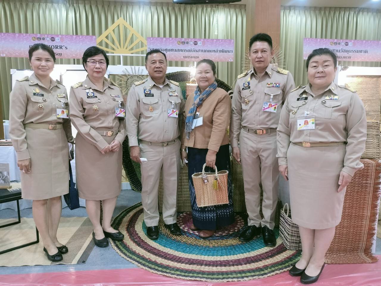 สมเด็จพระเจ้าลูกเธอ   เจ้าฟ้าสิริวัณณวรี นารีรัตนราชกัญญา เสด็จไปทอดพระเนตรนิทรรศการและการจัดงานแสดงผลิตภัณฑ์ผ้าไทยและงานหัตถกรรมชุมชนภาคตะวันออกเฉียงเหนือ และพระราชทานลายผ้าพระราชทาน “ผ้าลายสิริวชิราภรณ์” เพื่อเชิญไปมอบแก่ศิลปินช่างทอผ้าและหัตถกรรมไทยทั่วประเทศ ไปถักทอผสมผสานกับลวดลายภูมิปัญญาพื้นถิ่นตามความคิดสร้างสรรค์ของศิลปิน เฉลิมพระเกียรติพระบาทสมเด็จพระเจ้าอยู่หัว เนื่องในโอกาสมหามงคลเฉลิมพระชนมพรรษาครบ 6 รอบ 28 กรกฎาคม 2567