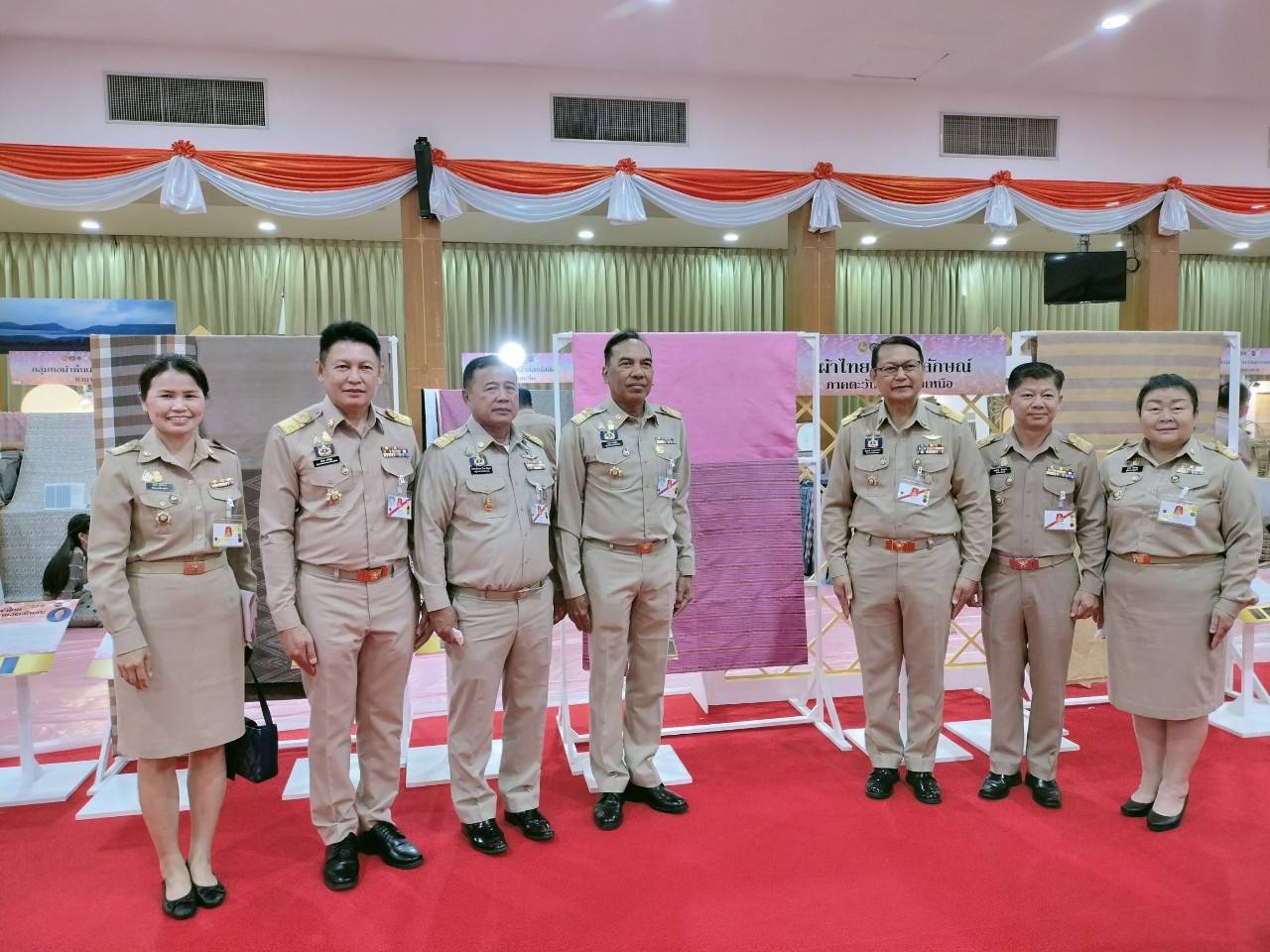 สมเด็จพระเจ้าลูกเธอ   เจ้าฟ้าสิริวัณณวรี นารีรัตนราชกัญญา เสด็จไปทอดพระเนตรนิทรรศการและการจัดงานแสดงผลิตภัณฑ์ผ้าไทยและงานหัตถกรรมชุมชนภาคตะวันออกเฉียงเหนือ และพระราชทานลายผ้าพระราชทาน “ผ้าลายสิริวชิราภรณ์” เพื่อเชิญไปมอบแก่ศิลปินช่างทอผ้าและหัตถกรรมไทยทั่วประเทศ ไปถักทอผสมผสานกับลวดลายภูมิปัญญาพื้นถิ่นตามความคิดสร้างสรรค์ของศิลปิน เฉลิมพระเกียรติพระบาทสมเด็จพระเจ้าอยู่หัว เนื่องในโอกาสมหามงคลเฉลิมพระชนมพรรษาครบ 6 รอบ 28 กรกฎาคม 2567