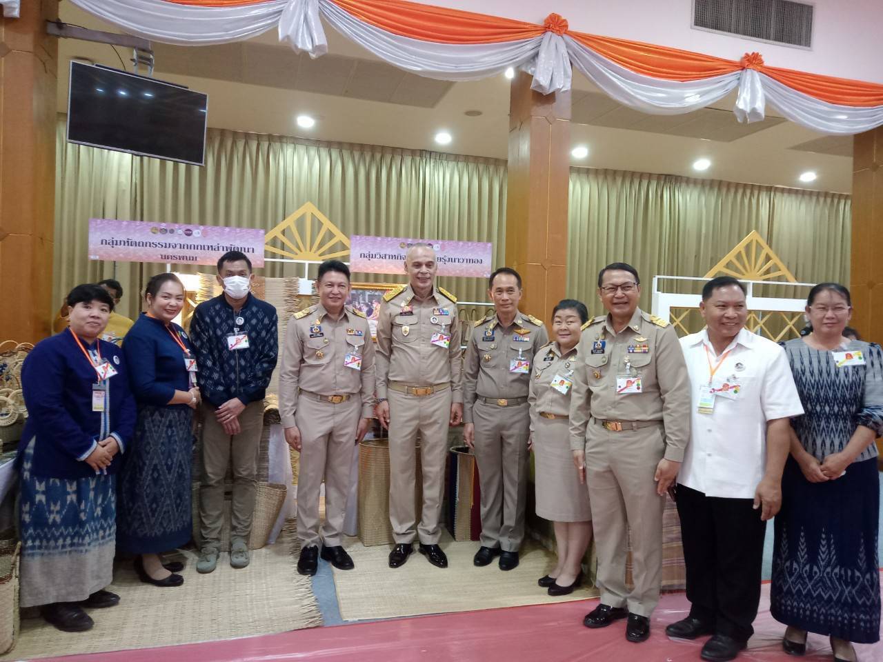 สมเด็จพระเจ้าลูกเธอ   เจ้าฟ้าสิริวัณณวรี นารีรัตนราชกัญญา เสด็จไปทอดพระเนตรนิทรรศการและการจัดงานแสดงผลิตภัณฑ์ผ้าไทยและงานหัตถกรรมชุมชนภาคตะวันออกเฉียงเหนือ และพระราชทานลายผ้าพระราชทาน “ผ้าลายสิริวชิราภรณ์” เพื่อเชิญไปมอบแก่ศิลปินช่างทอผ้าและหัตถกรรมไทยทั่วประเทศ ไปถักทอผสมผสานกับลวดลายภูมิปัญญาพื้นถิ่นตามความคิดสร้างสรรค์ของศิลปิน เฉลิมพระเกียรติพระบาทสมเด็จพระเจ้าอยู่หัว เนื่องในโอกาสมหามงคลเฉลิมพระชนมพรรษาครบ 6 รอบ 28 กรกฎาคม 2567