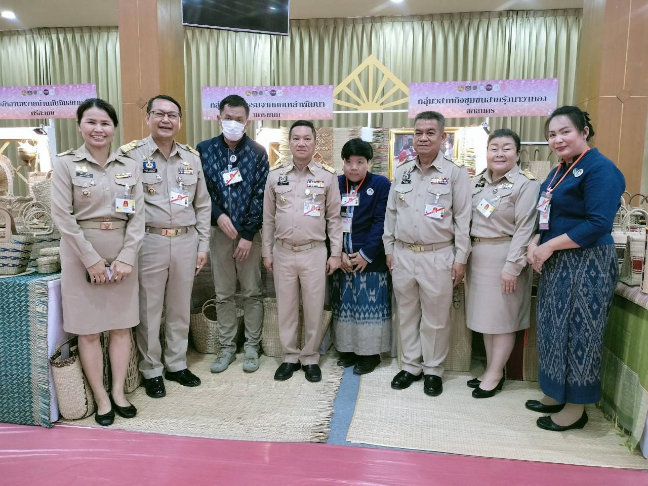 สมเด็จพระเจ้าลูกเธอ   เจ้าฟ้าสิริวัณณวรี นารีรัตนราชกัญญา เสด็จไปทอดพระเนตรนิทรรศการและการจัดงานแสดงผลิตภัณฑ์ผ้าไทยและงานหัตถกรรมชุมชนภาคตะวันออกเฉียงเหนือ และพระราชทานลายผ้าพระราชทาน “ผ้าลายสิริวชิราภรณ์” เพื่อเชิญไปมอบแก่ศิลปินช่างทอผ้าและหัตถกรรมไทยทั่วประเทศ ไปถักทอผสมผสานกับลวดลายภูมิปัญญาพื้นถิ่นตามความคิดสร้างสรรค์ของศิลปิน เฉลิมพระเกียรติพระบาทสมเด็จพระเจ้าอยู่หัว เนื่องในโอกาสมหามงคลเฉลิมพระชนมพรรษาครบ 6 รอบ 28 กรกฎาคม 2567