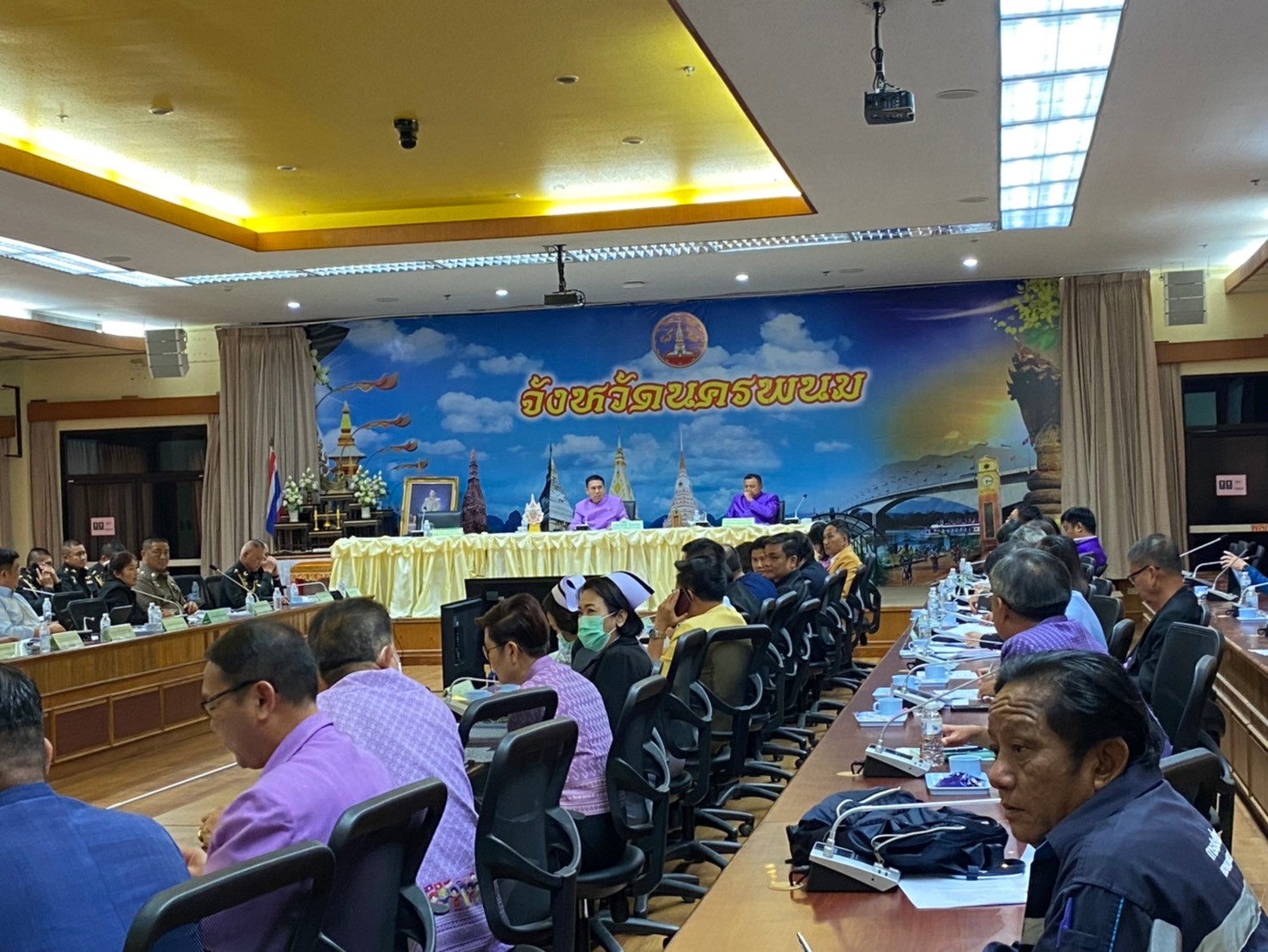 พช.นครพนม   ร่วมประชุมหารือการเตรียมความพร้อมต้อนรับนายกรัฐมนตรีและคณะ รวมทั้งร่วมหารือแผนงาน/โครงการยกระดับเมืองและกระตุ้นเศรษฐกิจท้องถิ่น