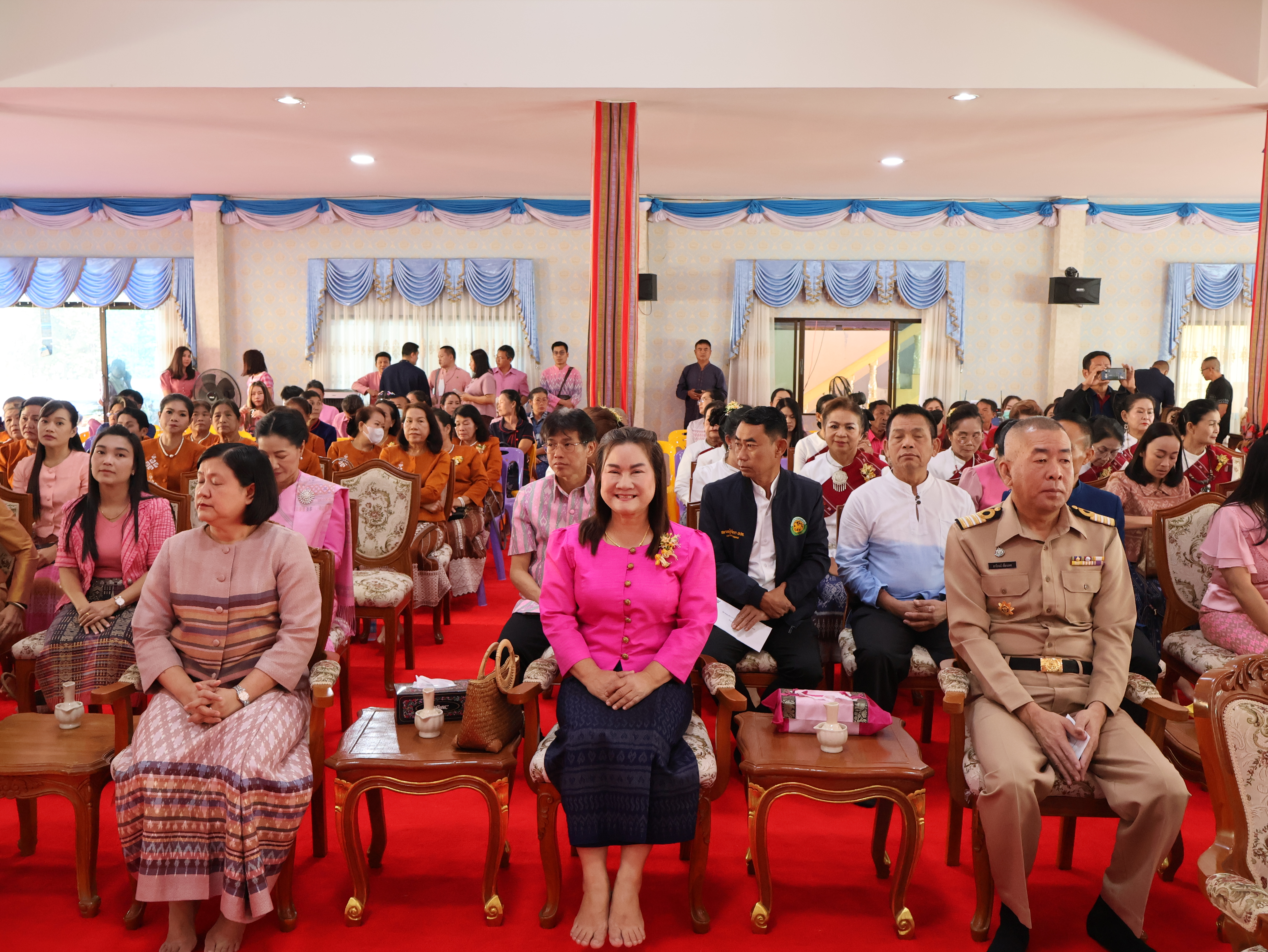 จังหวัดนครพนม   จัดกิจกรรมพิธีทอดผ้าป่าสามัคคีสมทบกองทุนส่งเสริมเศรษฐกิจชุมชน คนนครพนม “ใบตองกล้วยธรรมดา สู่ มูลค่าเพิ่มทางเศรษฐกิจ”