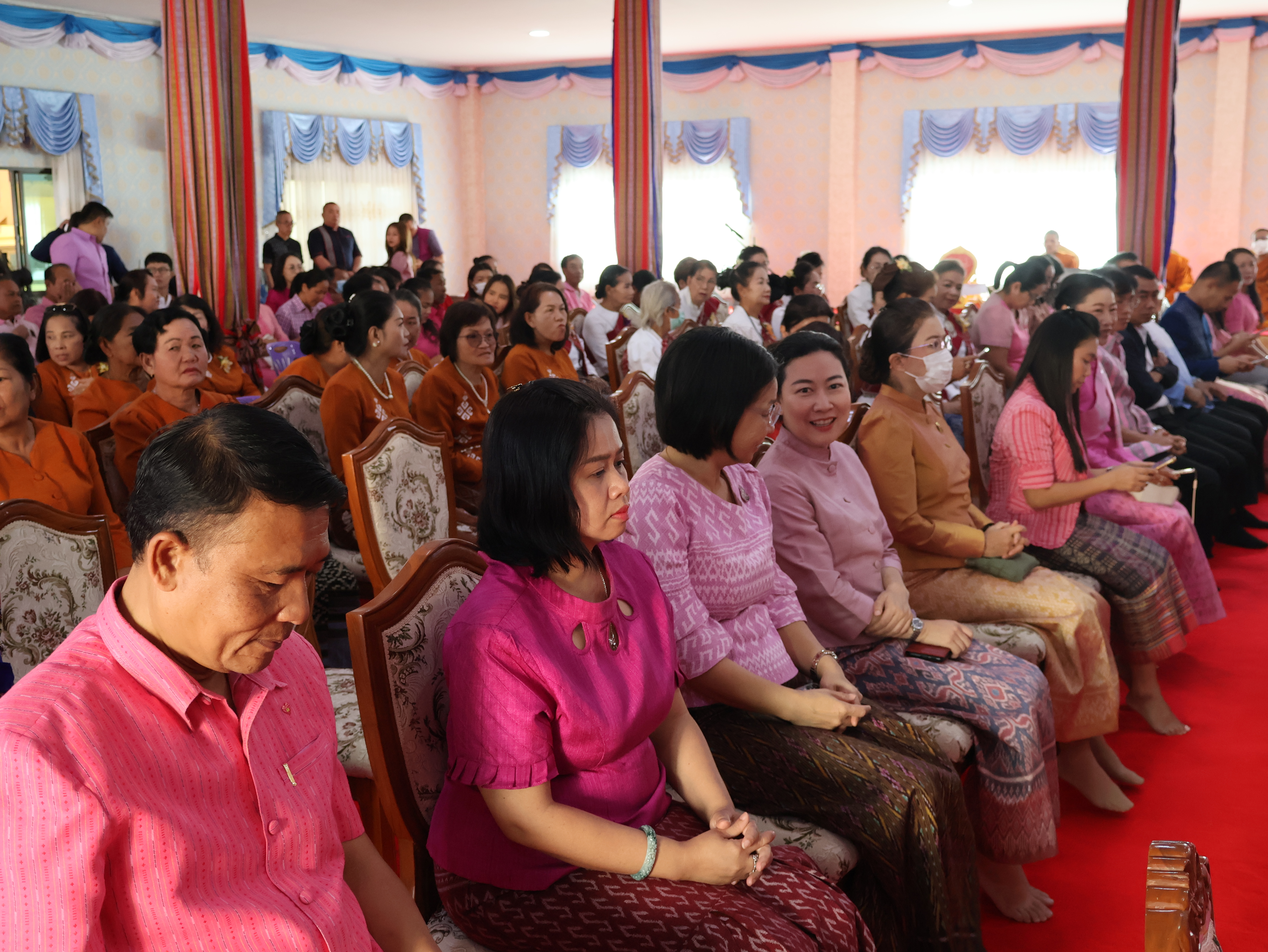 จังหวัดนครพนม   จัดกิจกรรมพิธีทอดผ้าป่าสามัคคีสมทบกองทุนส่งเสริมเศรษฐกิจชุมชน คนนครพนม “ใบตองกล้วยธรรมดา สู่ มูลค่าเพิ่มทางเศรษฐกิจ”