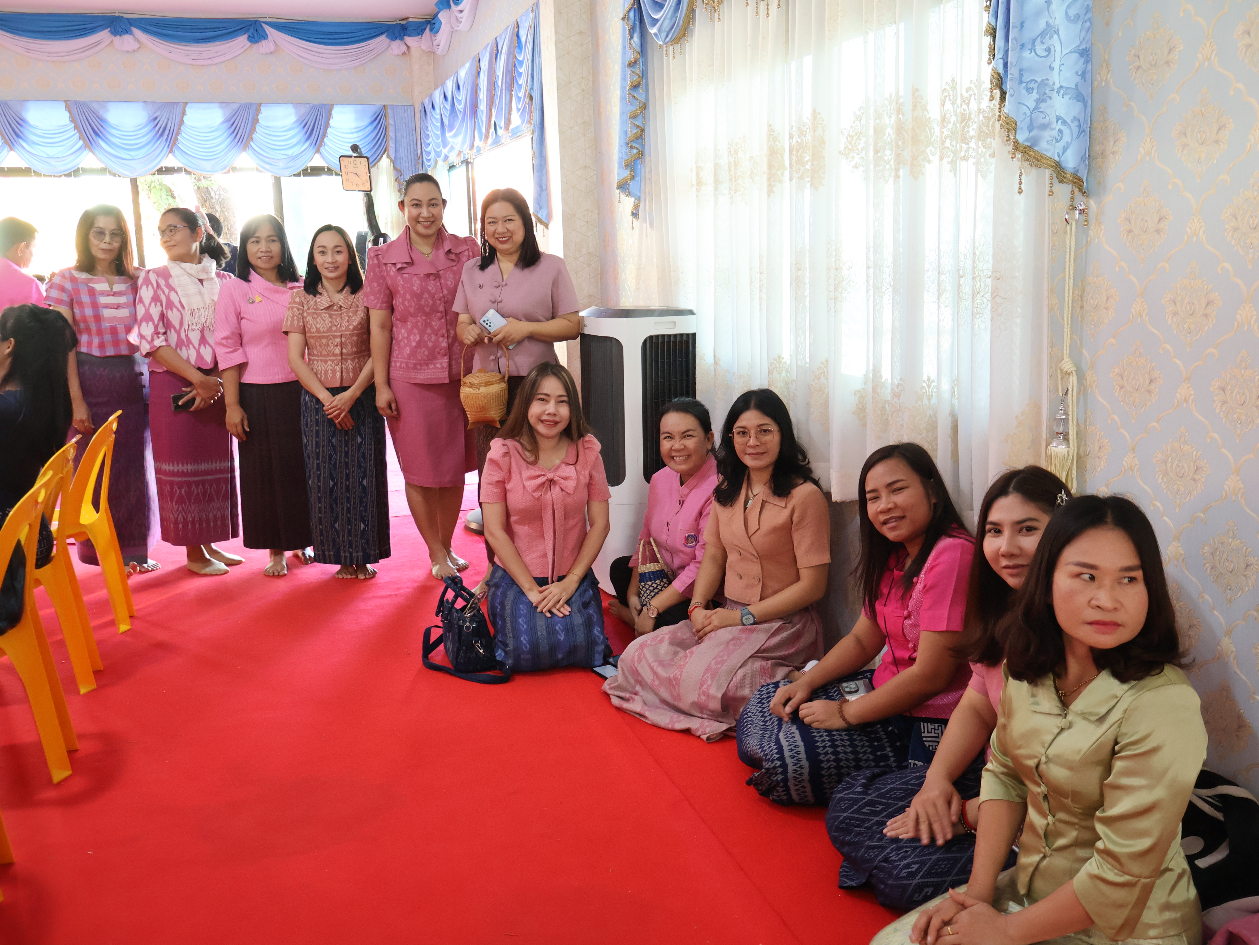 จังหวัดนครพนม   จัดกิจกรรมพิธีทอดผ้าป่าสามัคคีสมทบกองทุนส่งเสริมเศรษฐกิจชุมชน คนนครพนม “ใบตองกล้วยธรรมดา สู่ มูลค่าเพิ่มทางเศรษฐกิจ”
