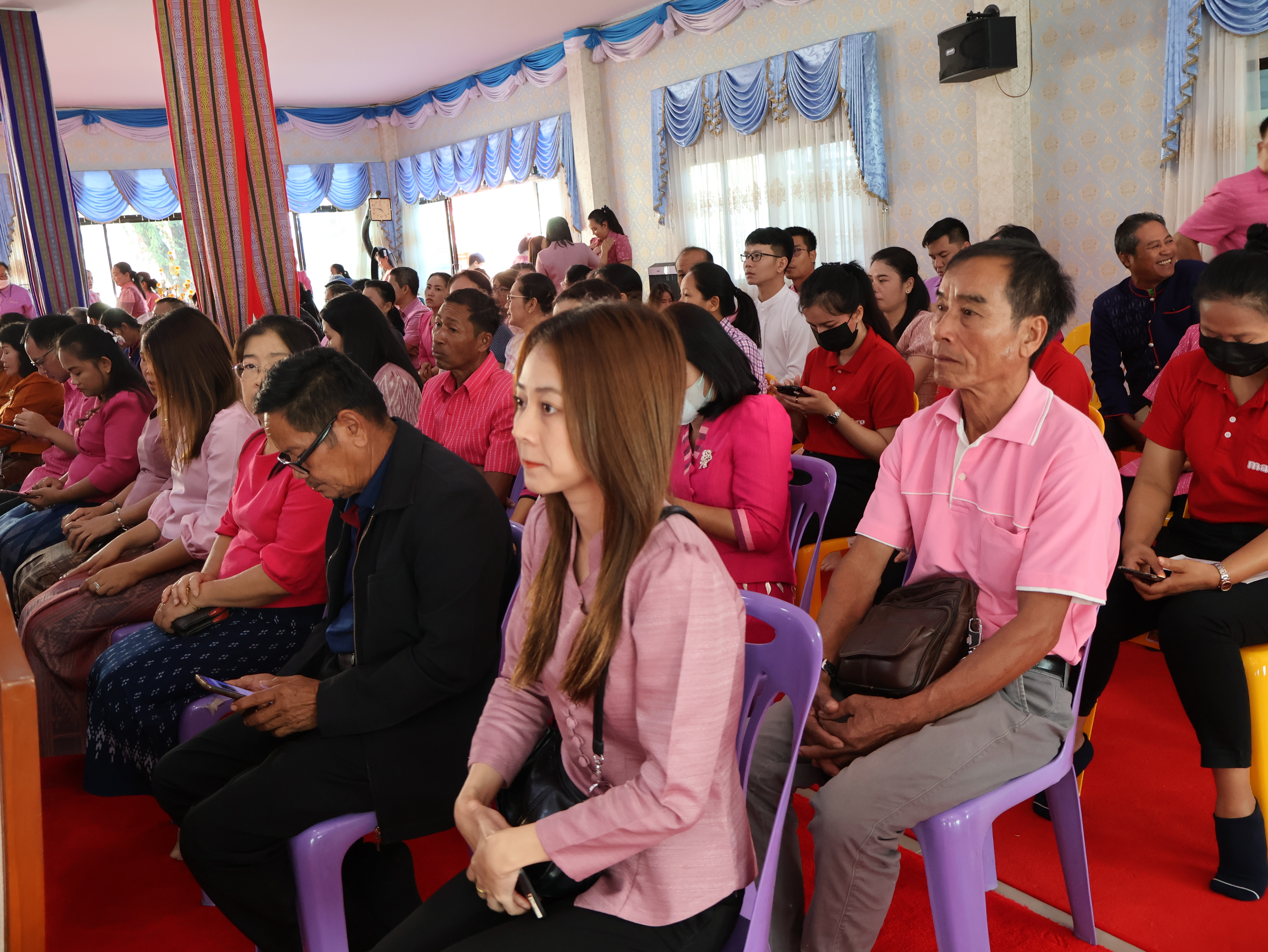 จังหวัดนครพนม   จัดกิจกรรมพิธีทอดผ้าป่าสามัคคีสมทบกองทุนส่งเสริมเศรษฐกิจชุมชน คนนครพนม “ใบตองกล้วยธรรมดา สู่ มูลค่าเพิ่มทางเศรษฐกิจ”