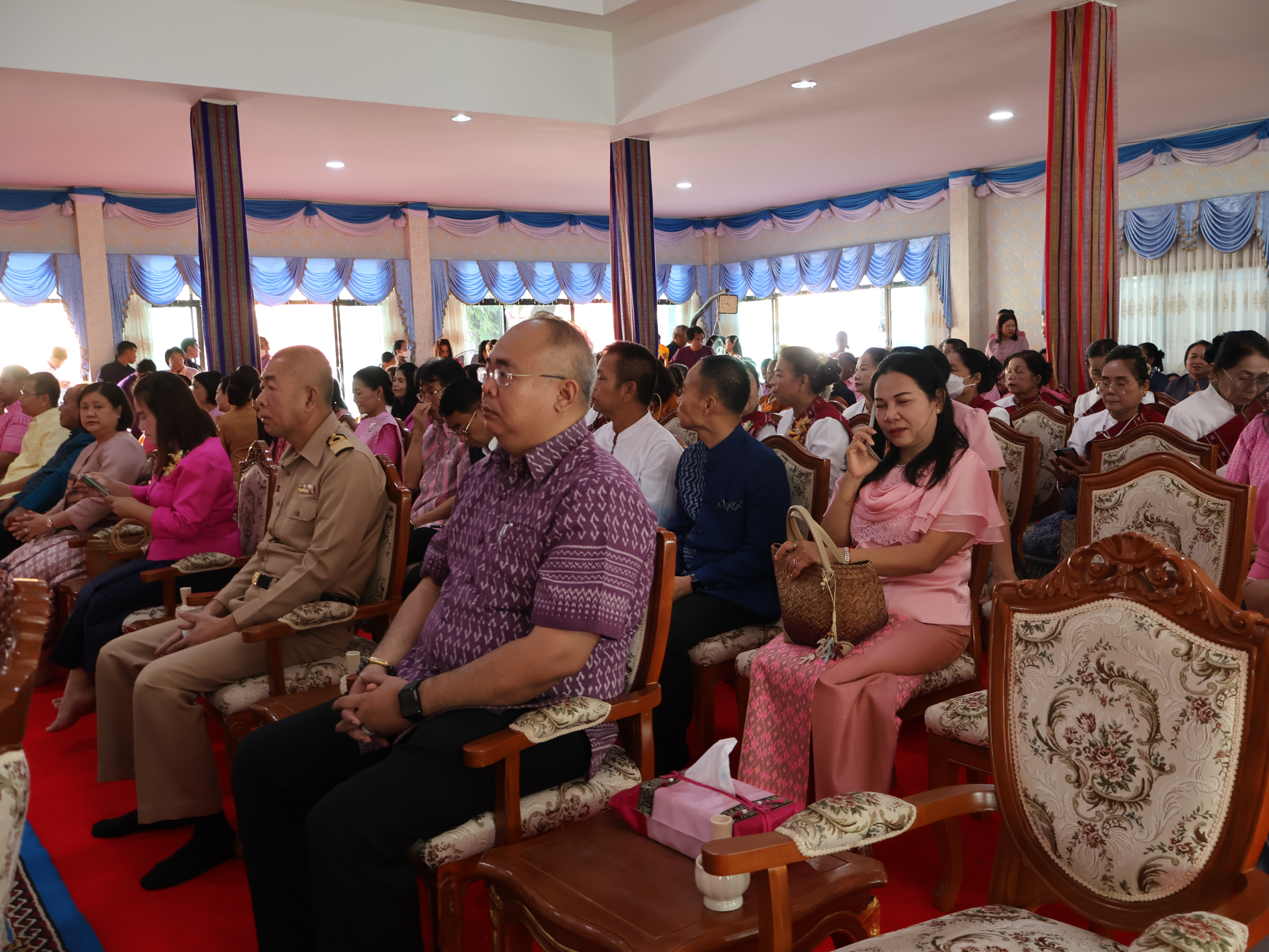 จังหวัดนครพนม   จัดกิจกรรมพิธีทอดผ้าป่าสามัคคีสมทบกองทุนส่งเสริมเศรษฐกิจชุมชน คนนครพนม “ใบตองกล้วยธรรมดา สู่ มูลค่าเพิ่มทางเศรษฐกิจ”