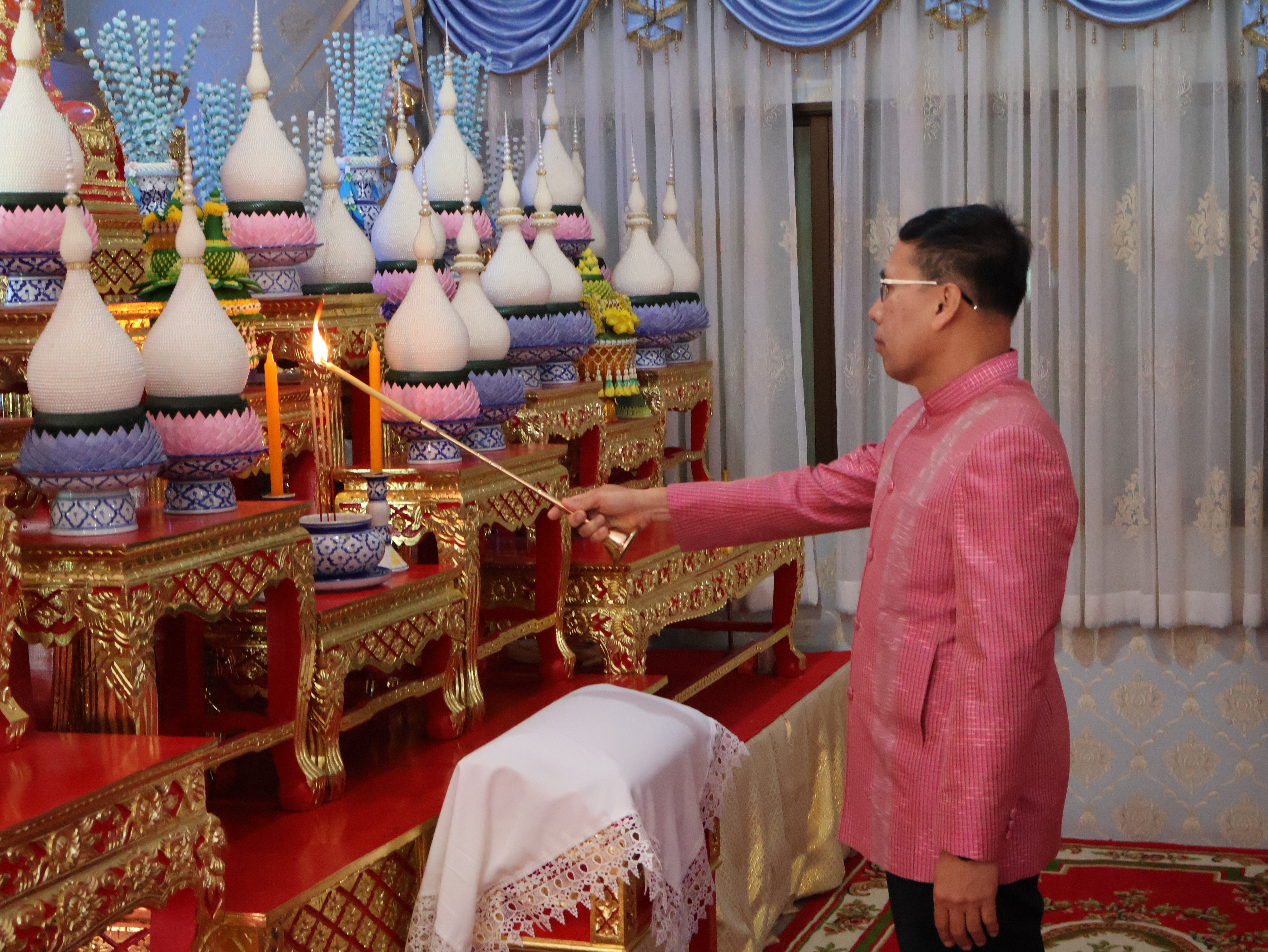 จังหวัดนครพนม   จัดกิจกรรมพิธีทอดผ้าป่าสามัคคีสมทบกองทุนส่งเสริมเศรษฐกิจชุมชน คนนครพนม “ใบตองกล้วยธรรมดา สู่ มูลค่าเพิ่มทางเศรษฐกิจ”