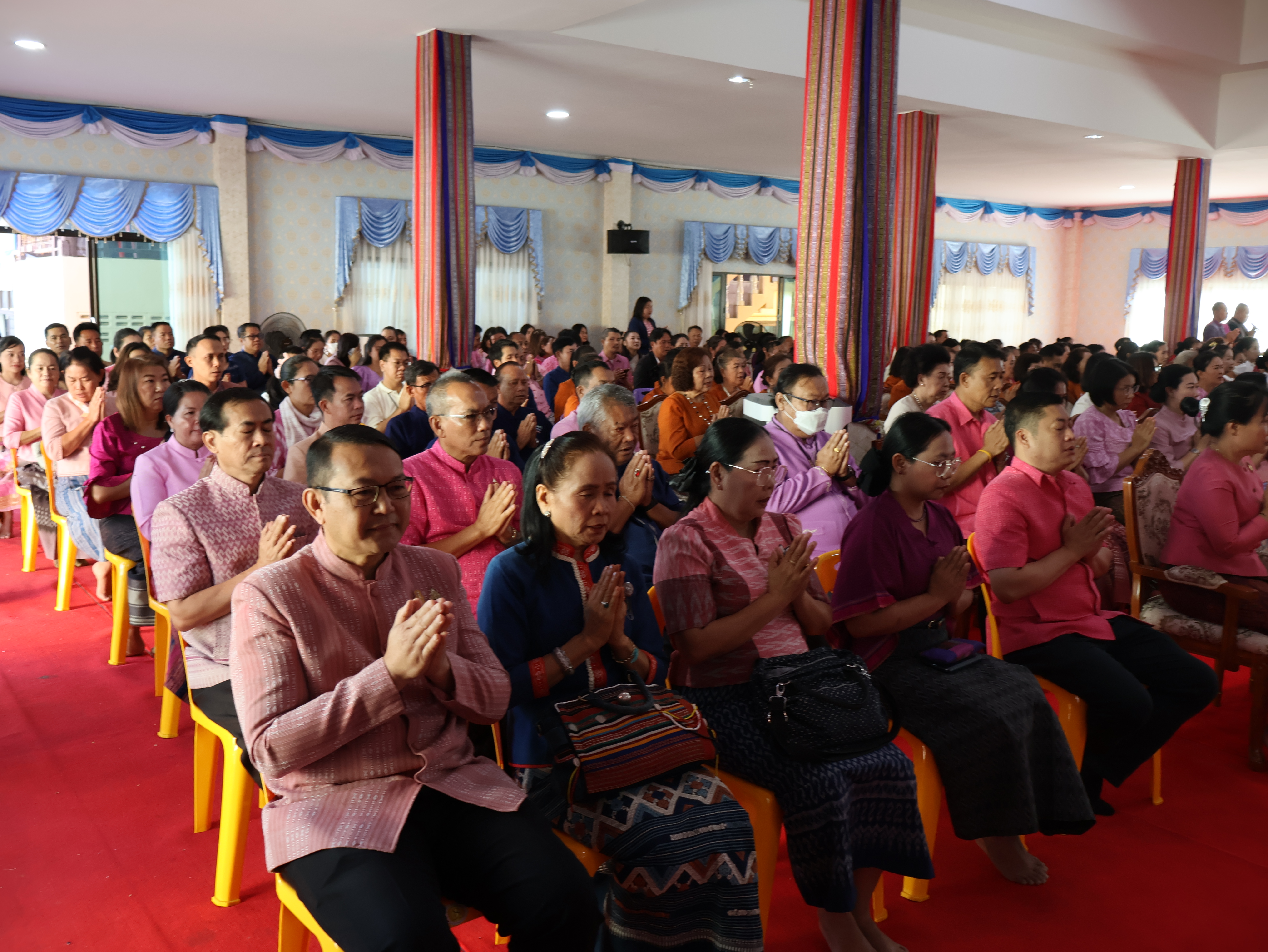 จังหวัดนครพนม   จัดกิจกรรมพิธีทอดผ้าป่าสามัคคีสมทบกองทุนส่งเสริมเศรษฐกิจชุมชน คนนครพนม “ใบตองกล้วยธรรมดา สู่ มูลค่าเพิ่มทางเศรษฐกิจ”