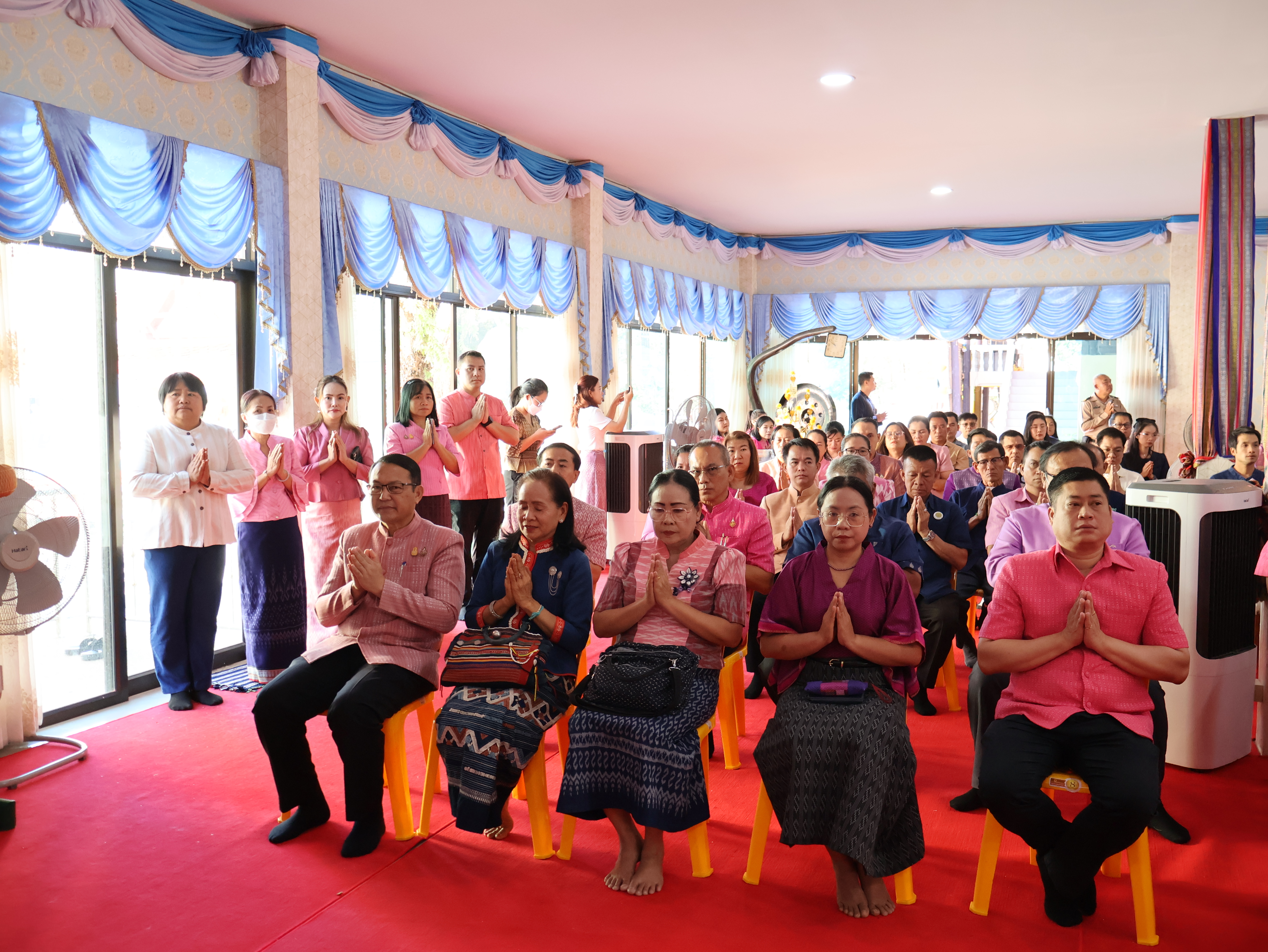จังหวัดนครพนม   จัดกิจกรรมพิธีทอดผ้าป่าสามัคคีสมทบกองทุนส่งเสริมเศรษฐกิจชุมชน คนนครพนม “ใบตองกล้วยธรรมดา สู่ มูลค่าเพิ่มทางเศรษฐกิจ”