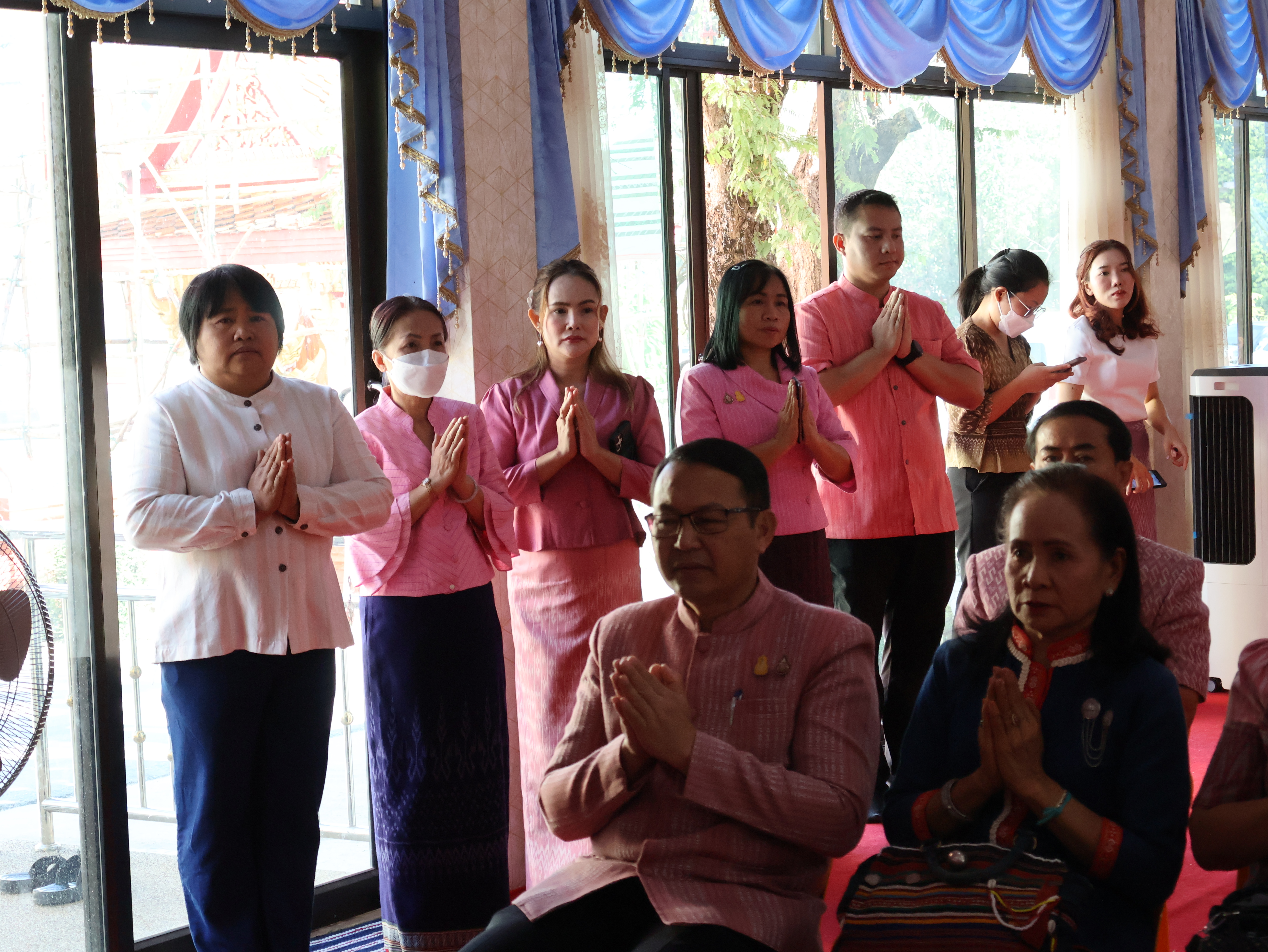 จังหวัดนครพนม   จัดกิจกรรมพิธีทอดผ้าป่าสามัคคีสมทบกองทุนส่งเสริมเศรษฐกิจชุมชน คนนครพนม “ใบตองกล้วยธรรมดา สู่ มูลค่าเพิ่มทางเศรษฐกิจ”