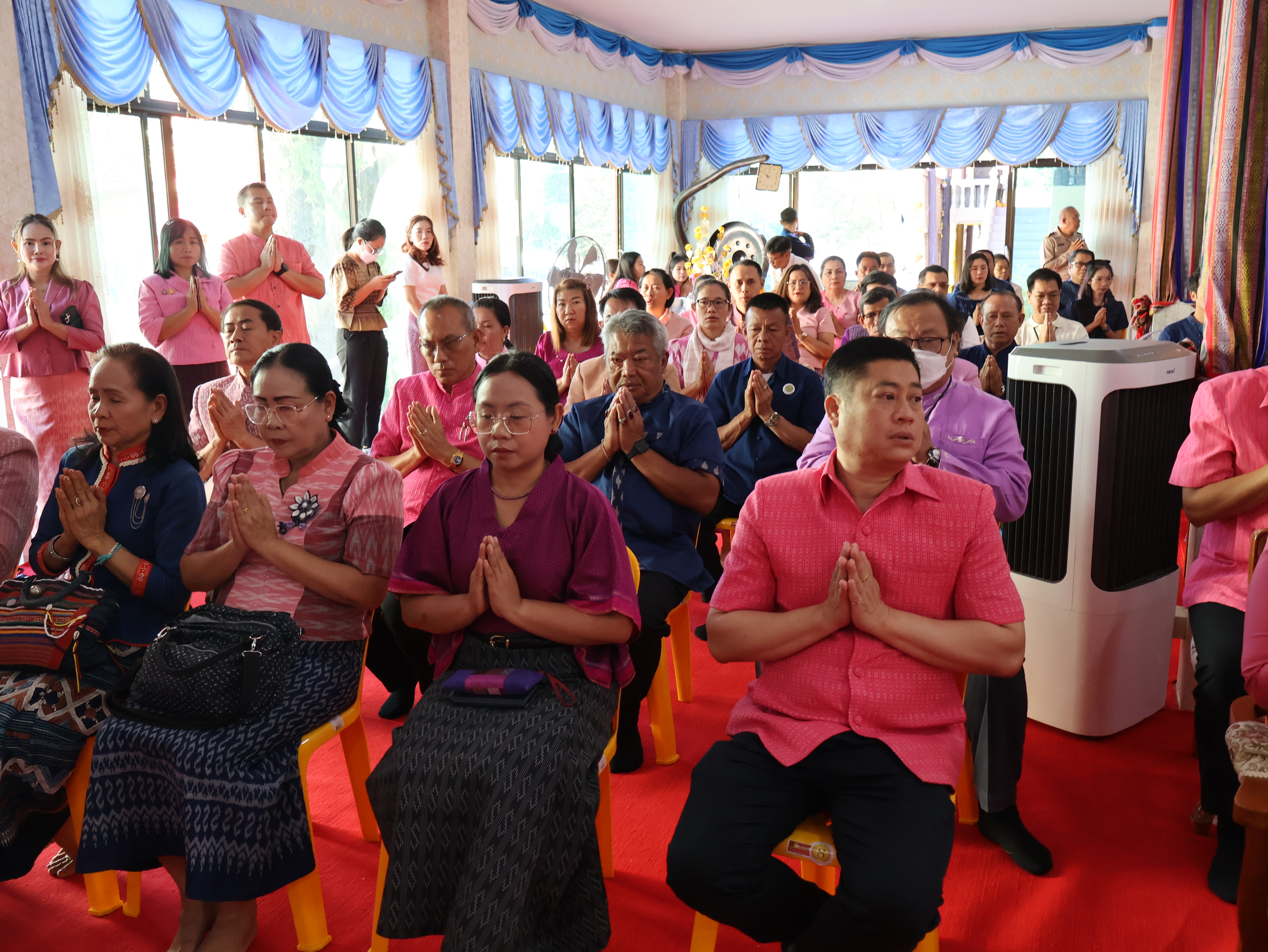 จังหวัดนครพนม   จัดกิจกรรมพิธีทอดผ้าป่าสามัคคีสมทบกองทุนส่งเสริมเศรษฐกิจชุมชน คนนครพนม “ใบตองกล้วยธรรมดา สู่ มูลค่าเพิ่มทางเศรษฐกิจ”