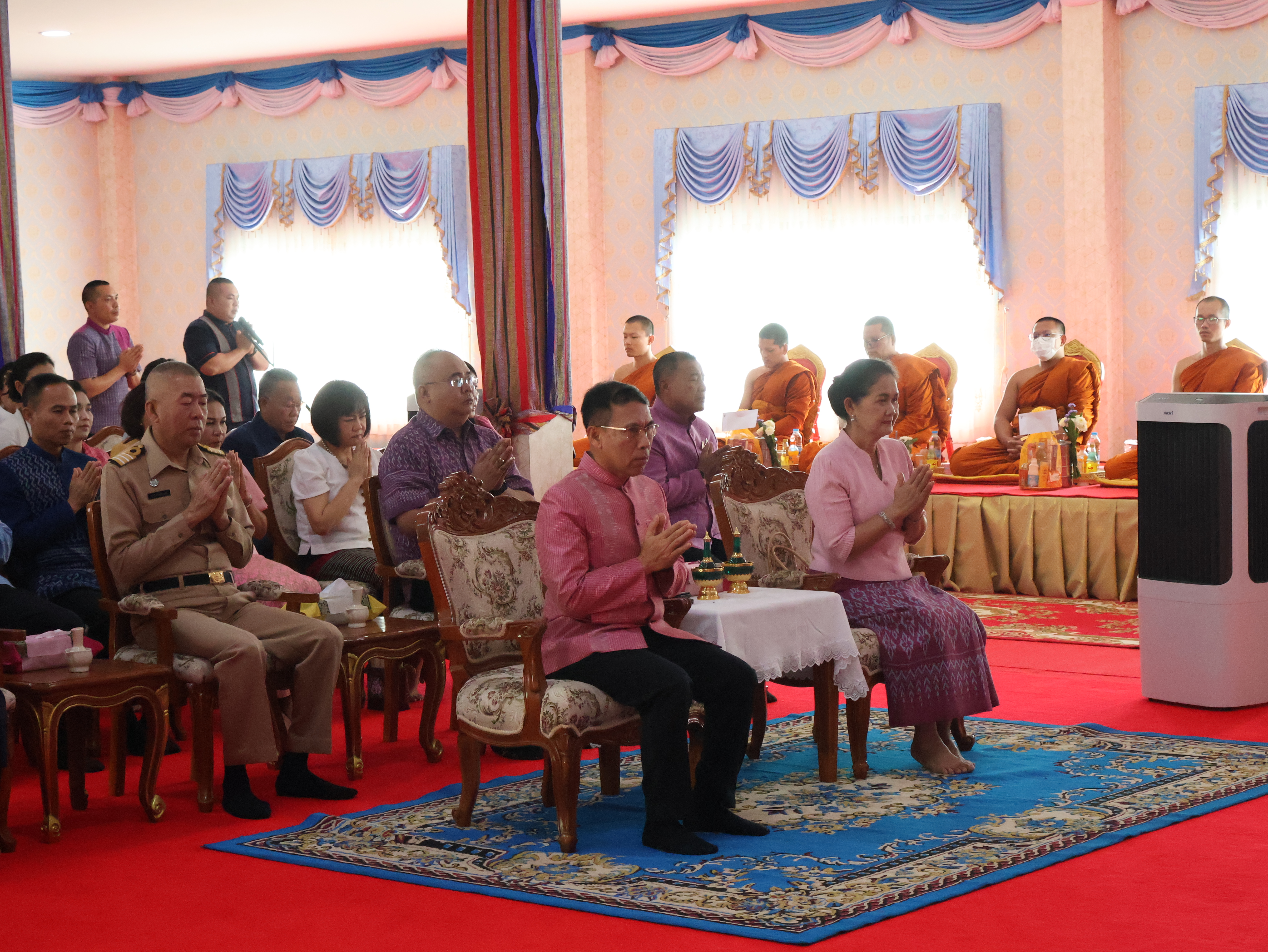 จังหวัดนครพนม   จัดกิจกรรมพิธีทอดผ้าป่าสามัคคีสมทบกองทุนส่งเสริมเศรษฐกิจชุมชน คนนครพนม “ใบตองกล้วยธรรมดา สู่ มูลค่าเพิ่มทางเศรษฐกิจ”
