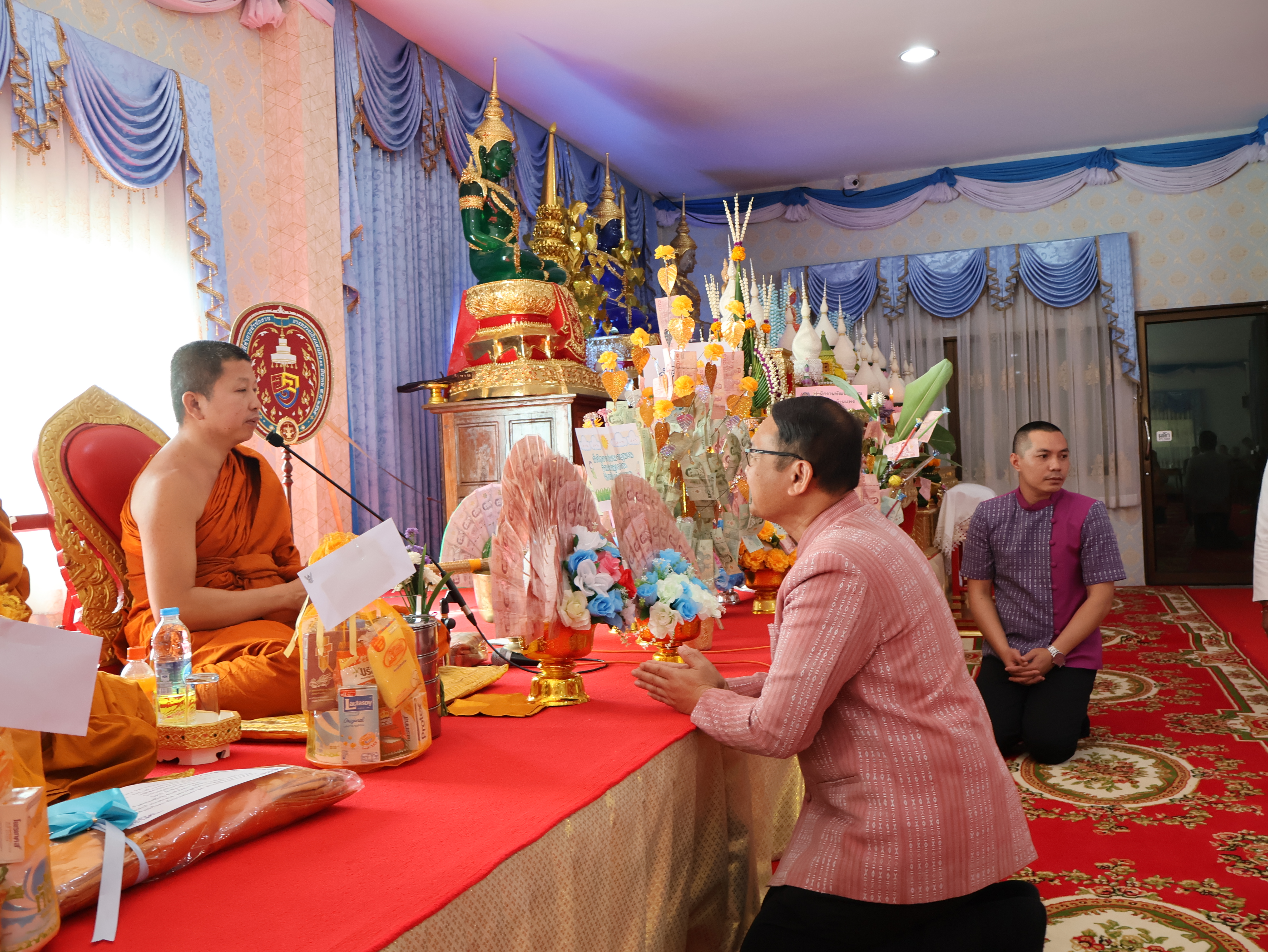 จังหวัดนครพนม   จัดกิจกรรมพิธีทอดผ้าป่าสามัคคีสมทบกองทุนส่งเสริมเศรษฐกิจชุมชน คนนครพนม “ใบตองกล้วยธรรมดา สู่ มูลค่าเพิ่มทางเศรษฐกิจ”
