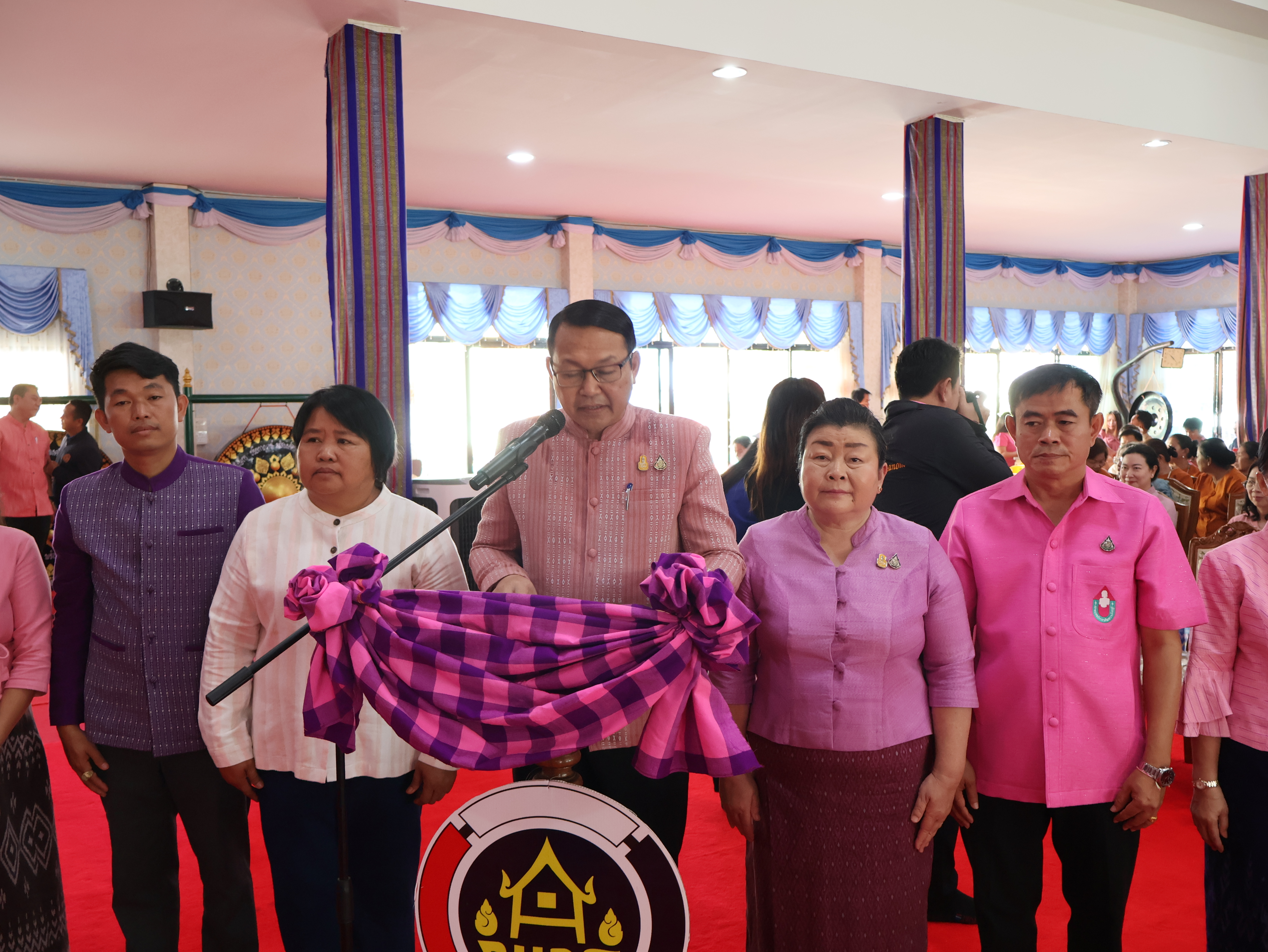 จังหวัดนครพนม   จัดกิจกรรมพิธีทอดผ้าป่าสามัคคีสมทบกองทุนส่งเสริมเศรษฐกิจชุมชน คนนครพนม “ใบตองกล้วยธรรมดา สู่ มูลค่าเพิ่มทางเศรษฐกิจ”