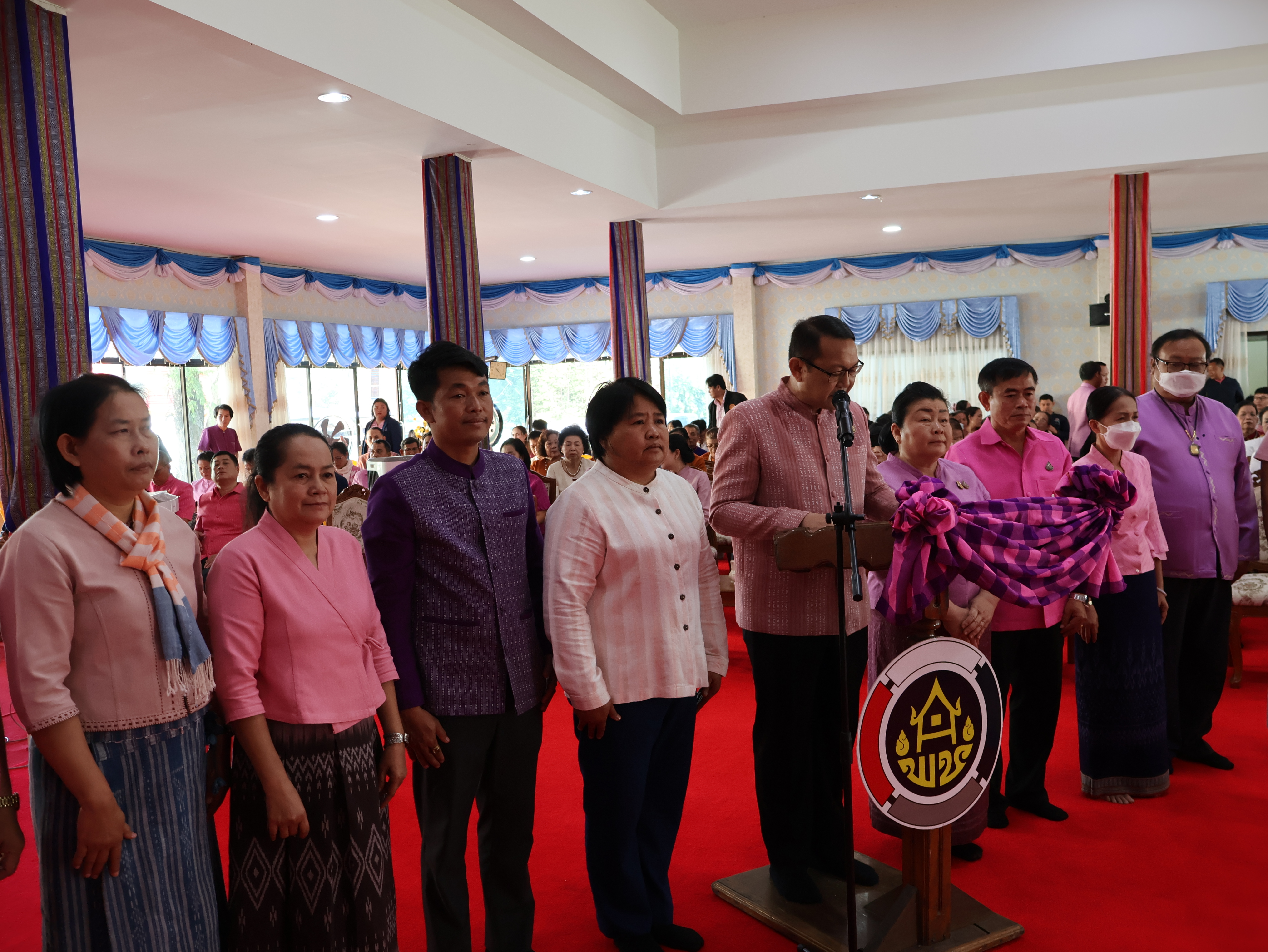 จังหวัดนครพนม   จัดกิจกรรมพิธีทอดผ้าป่าสามัคคีสมทบกองทุนส่งเสริมเศรษฐกิจชุมชน คนนครพนม “ใบตองกล้วยธรรมดา สู่ มูลค่าเพิ่มทางเศรษฐกิจ”