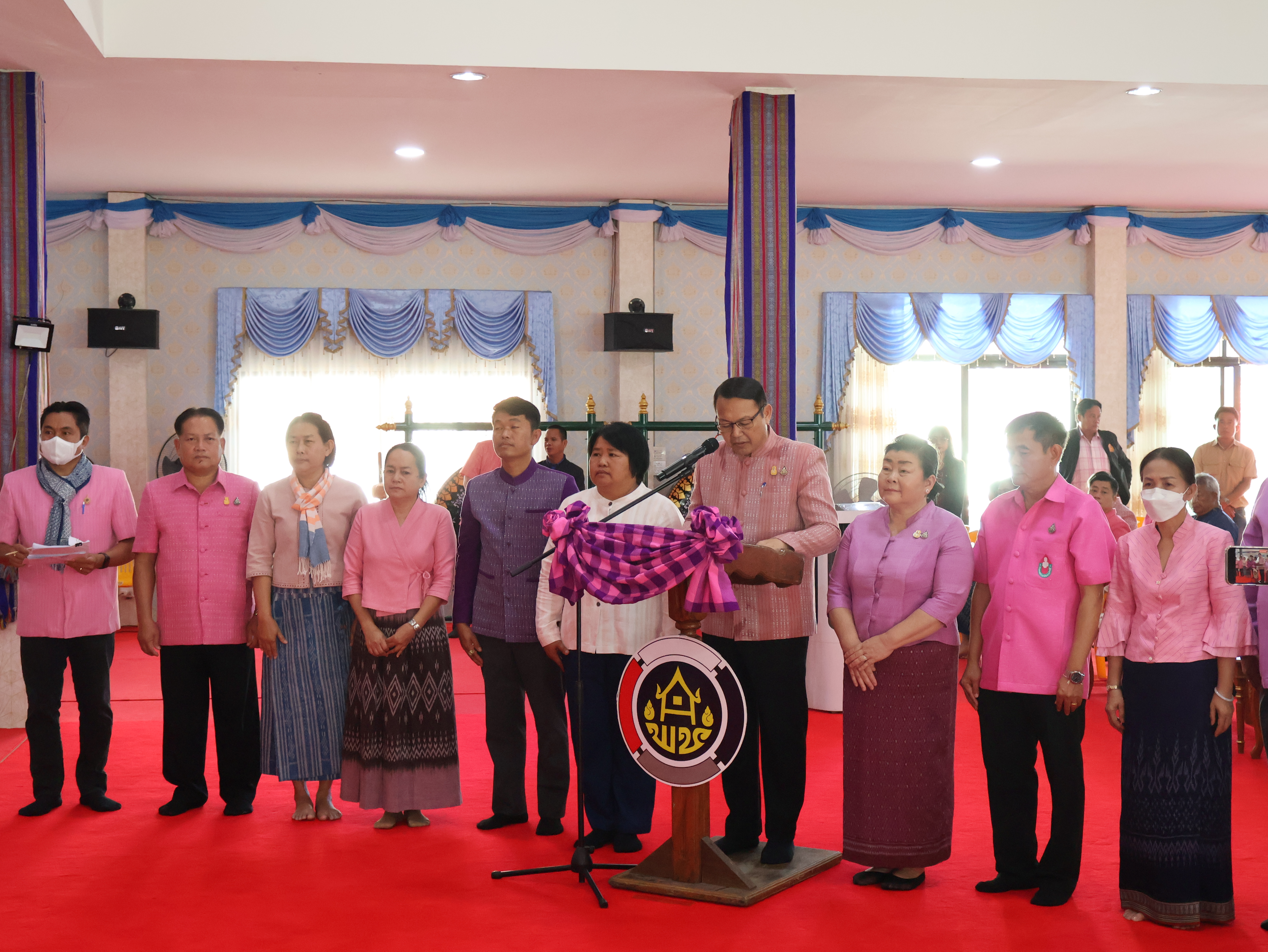 จังหวัดนครพนม   จัดกิจกรรมพิธีทอดผ้าป่าสามัคคีสมทบกองทุนส่งเสริมเศรษฐกิจชุมชน คนนครพนม “ใบตองกล้วยธรรมดา สู่ มูลค่าเพิ่มทางเศรษฐกิจ”