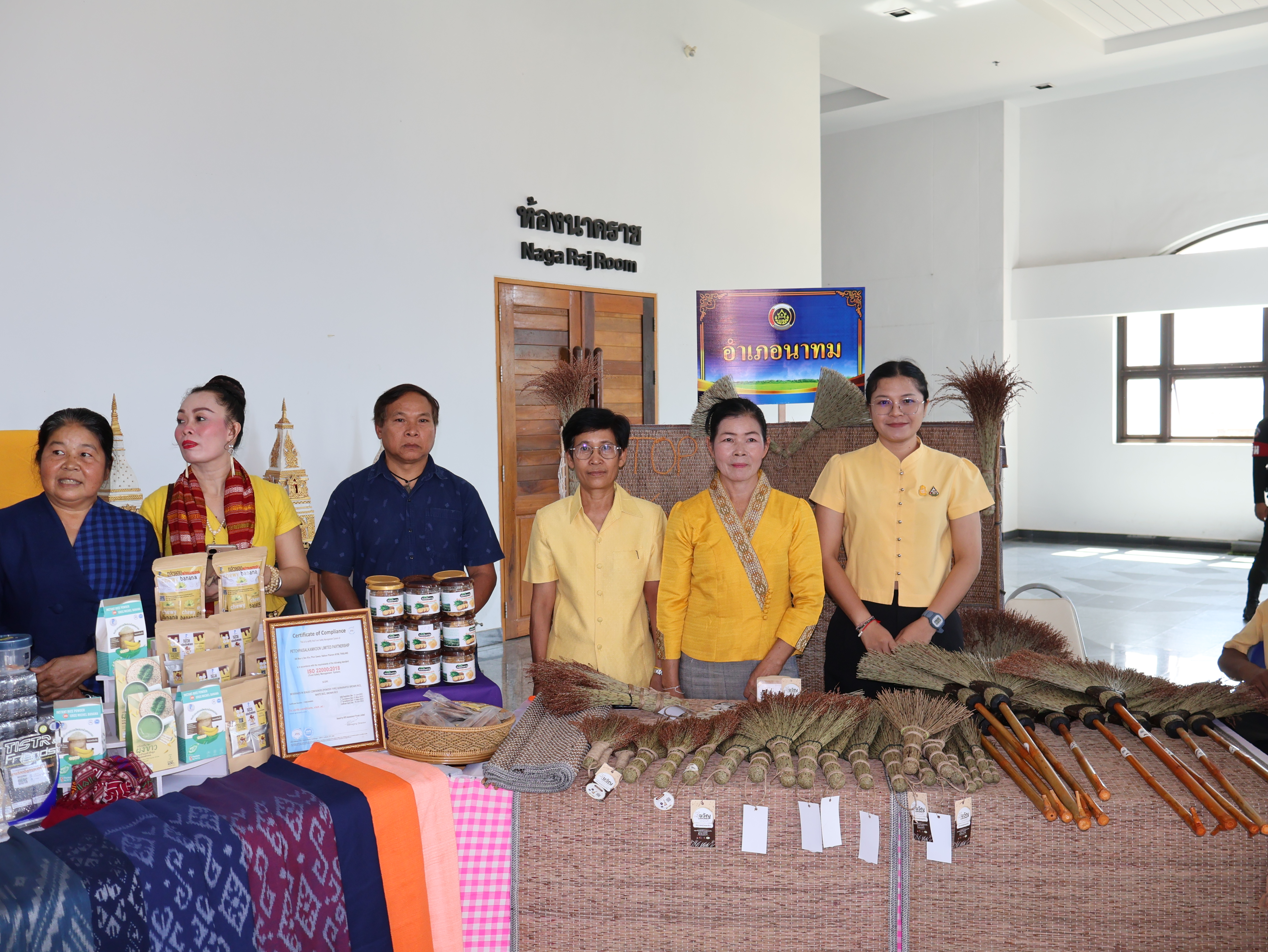 พช.นครพนม   ร่วมจัดนิทรรศการของดีประจำ 12 อำเภอ ภายใต้ 3 MUST (Eat, Travel, Visit) ต้อนรับนายกรัฐมนตรีและรัฐมนตรีว่าการกระทรวงการคลัง (นายเศรษฐา ทวีสิน) และคณะ