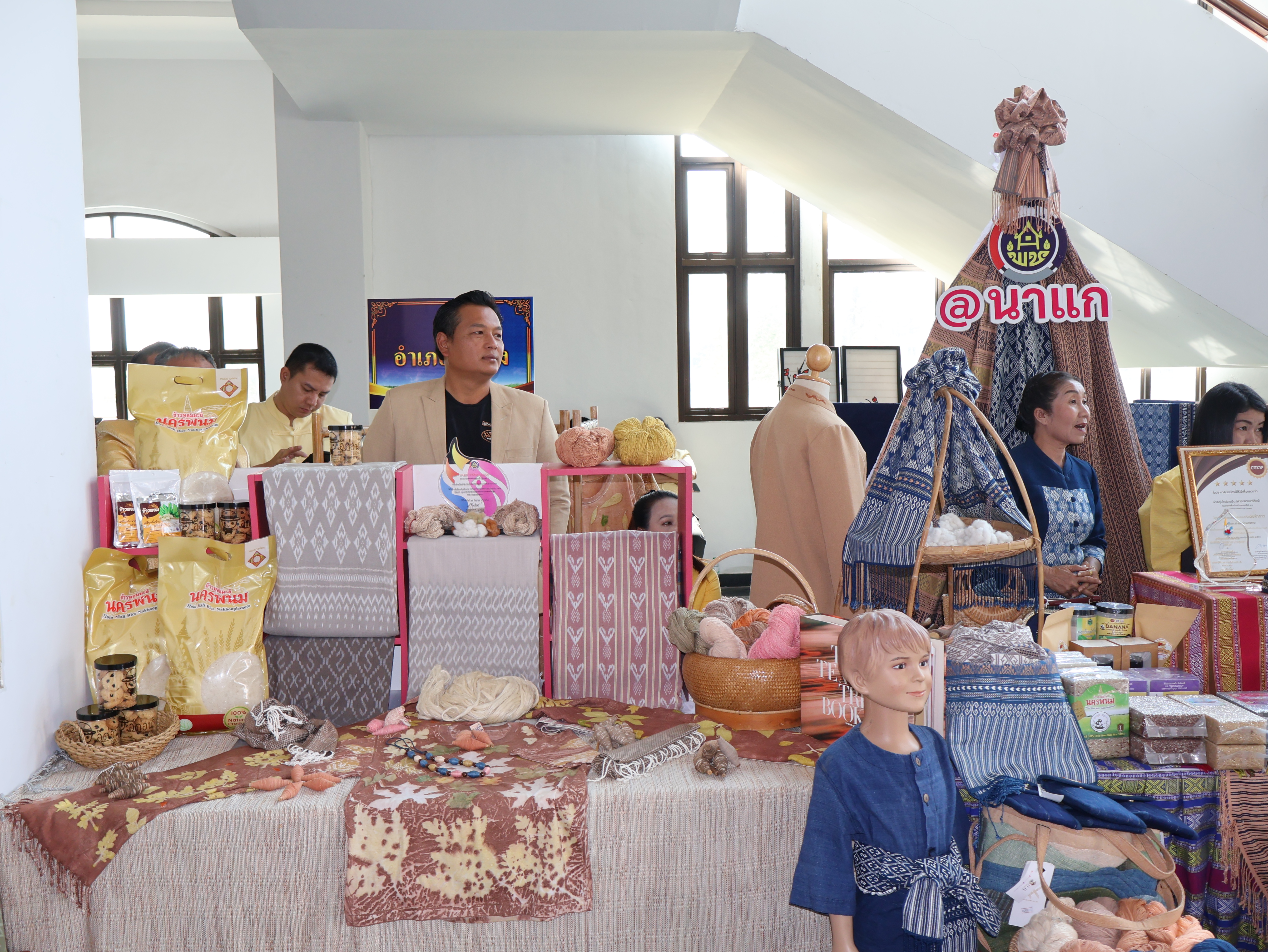 พช.นครพนม   ร่วมจัดนิทรรศการของดีประจำ 12 อำเภอ ภายใต้ 3 MUST (Eat, Travel, Visit) ต้อนรับนายกรัฐมนตรีและรัฐมนตรีว่าการกระทรวงการคลัง (นายเศรษฐา ทวีสิน) และคณะ