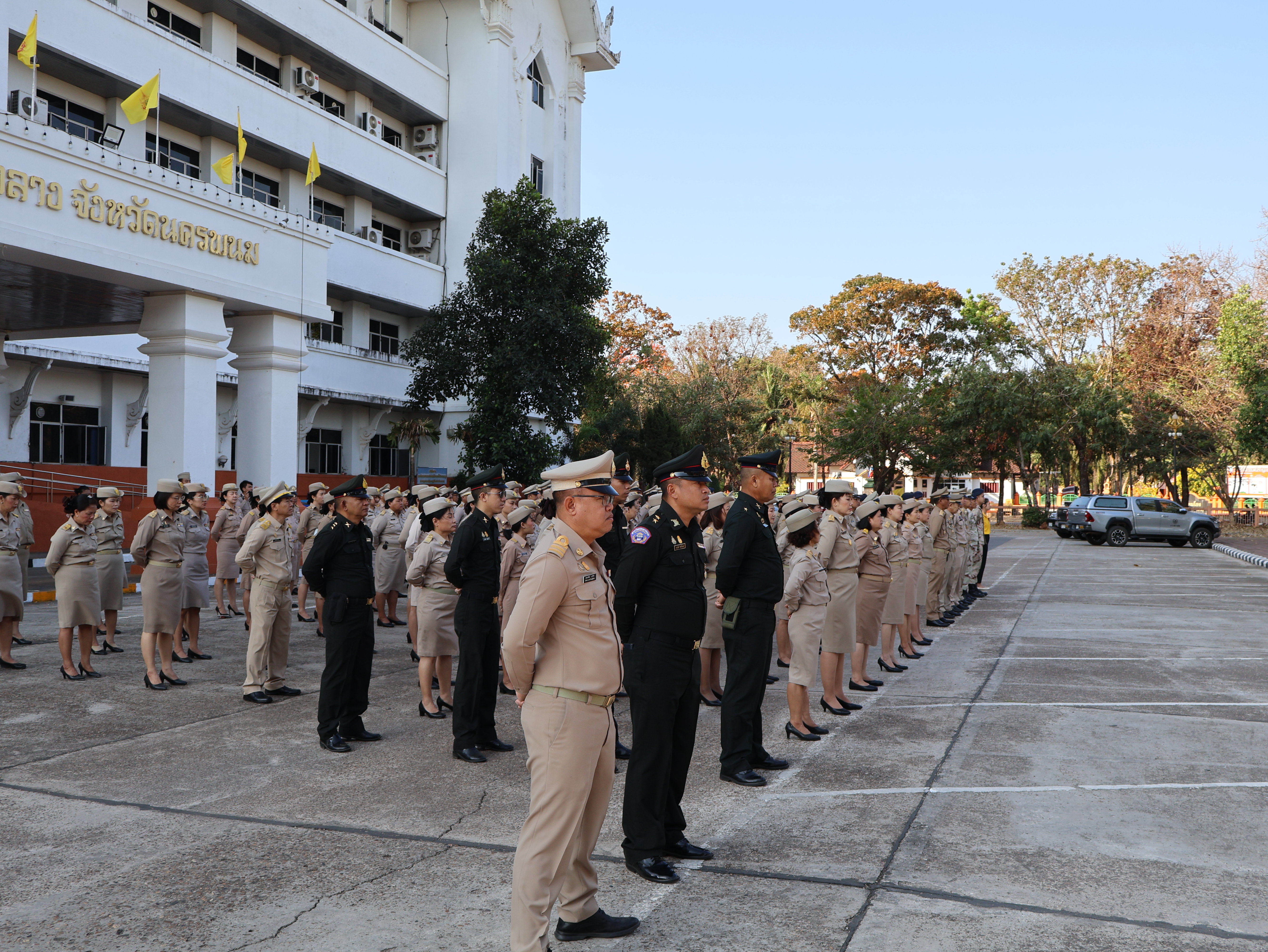 พช.นครพนม   ร่วมกิจกรรมเคารพธงชาติ สวดมนต์ไหว้พระ สร้างสำนึกรักและภาคภูมิใจในชาติไทย
