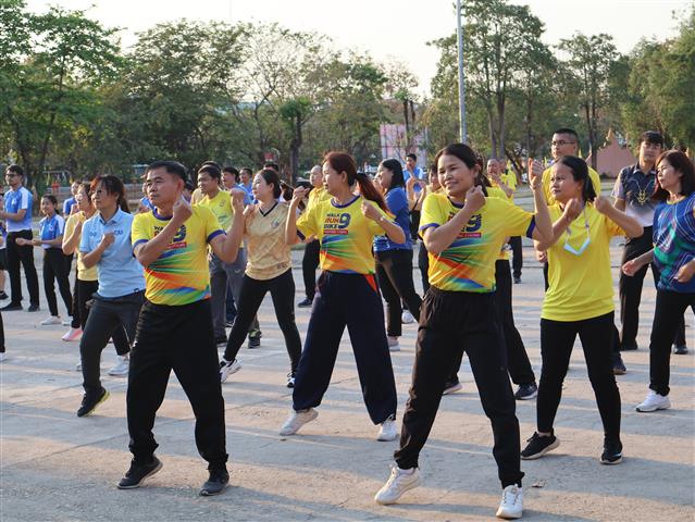 พช.นครพนม   ร่วมกิจกรรม Exercise สร้างนิสัยออกกำลังกาย ทุกวันพุธ